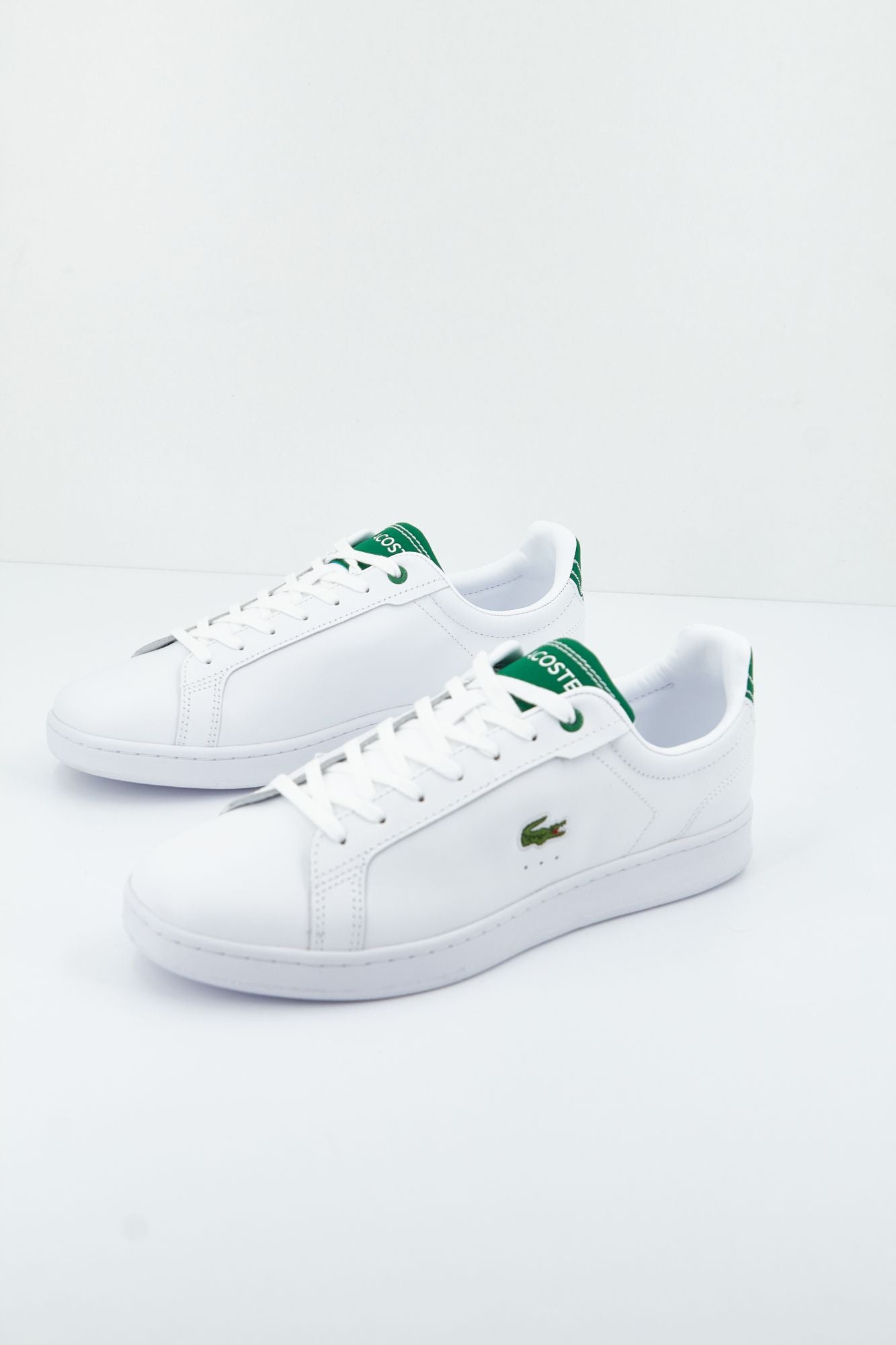 LACOSTE CARNABY PRO 2231 en color BLANCO (1)