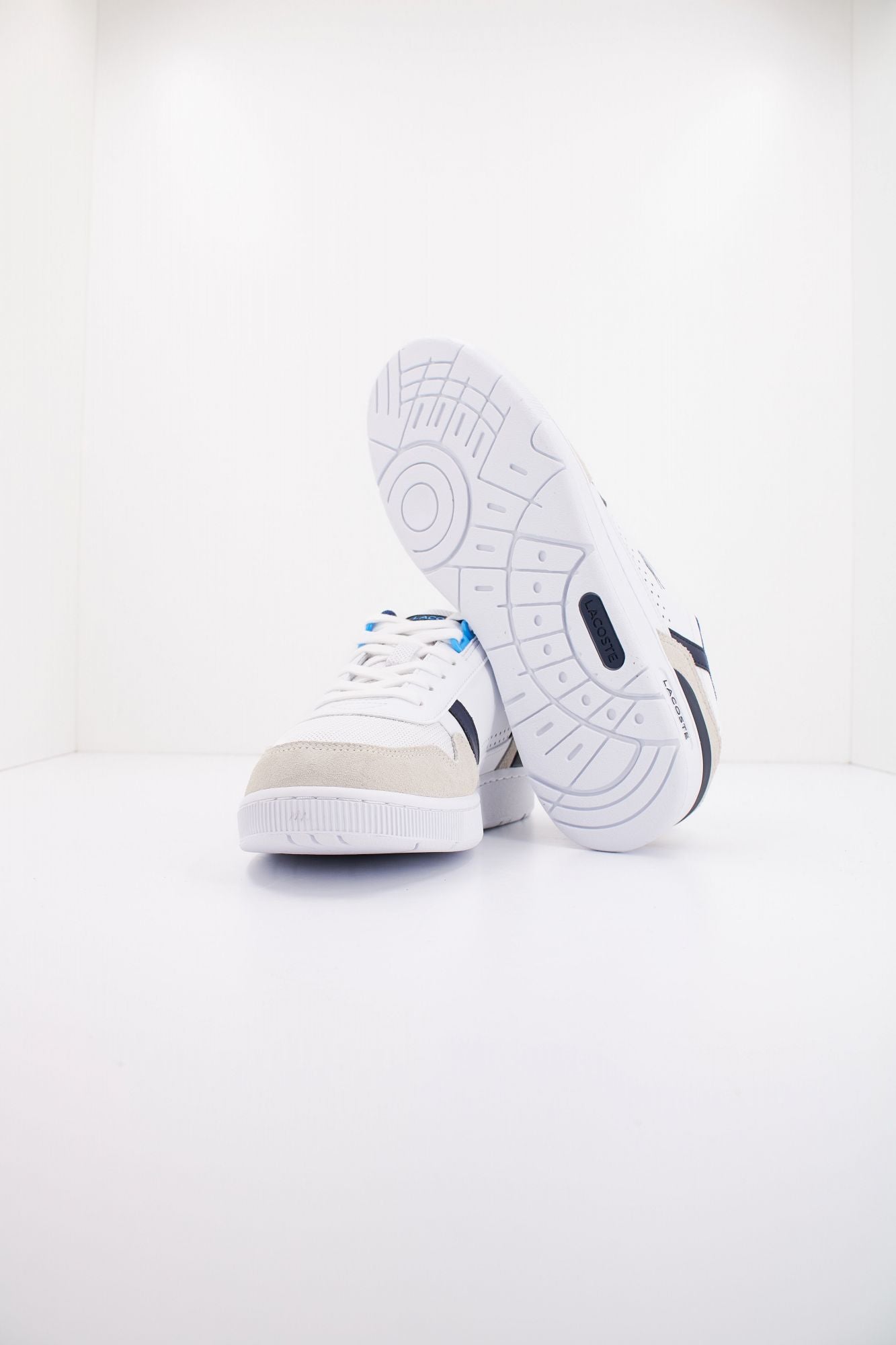 LACOSTE T-CLIP CONTRASTED LEATHER en color BLANCO (4)