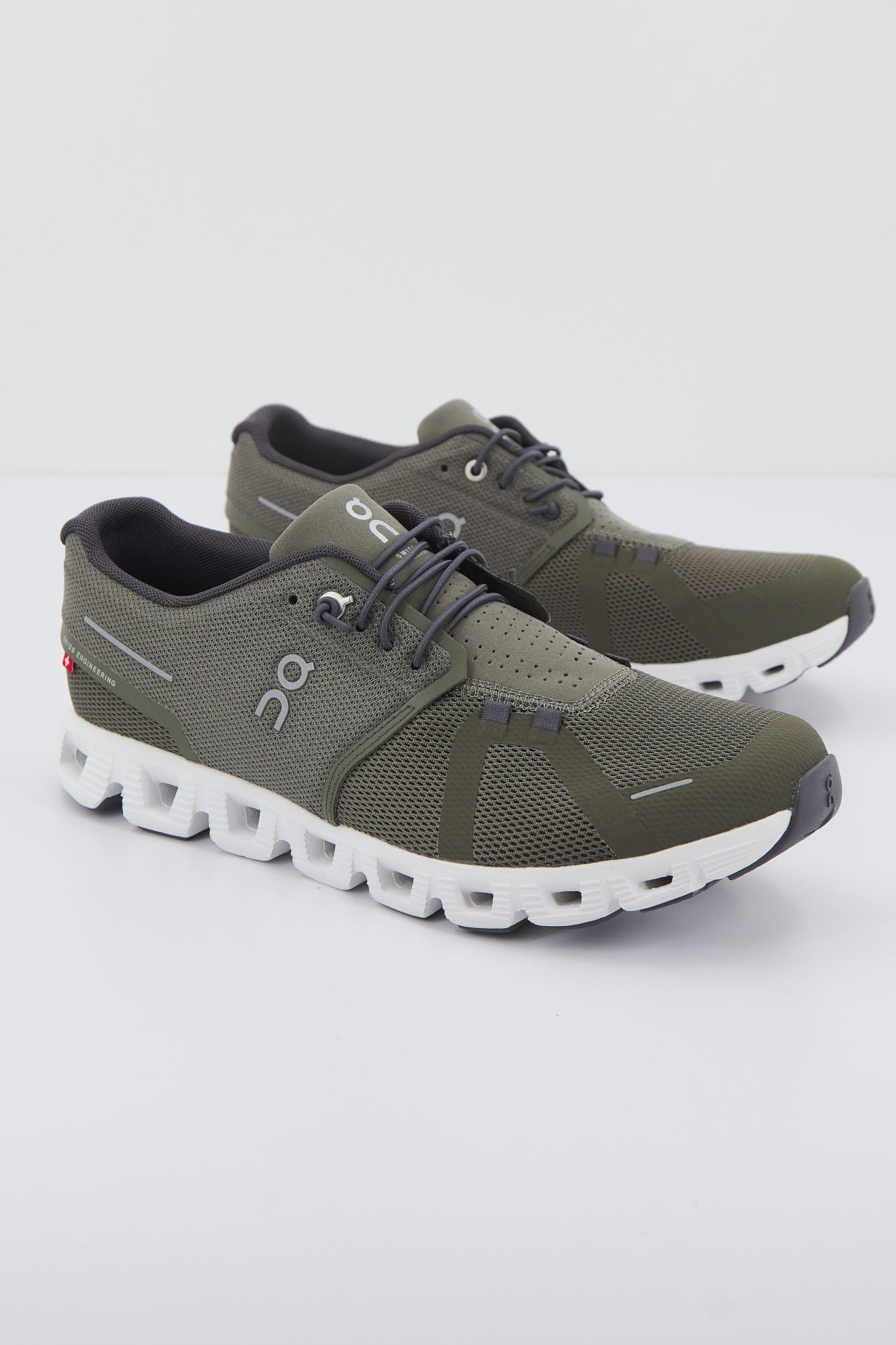 ON RUNNING CLOUD 5 en color VERDE (2)
