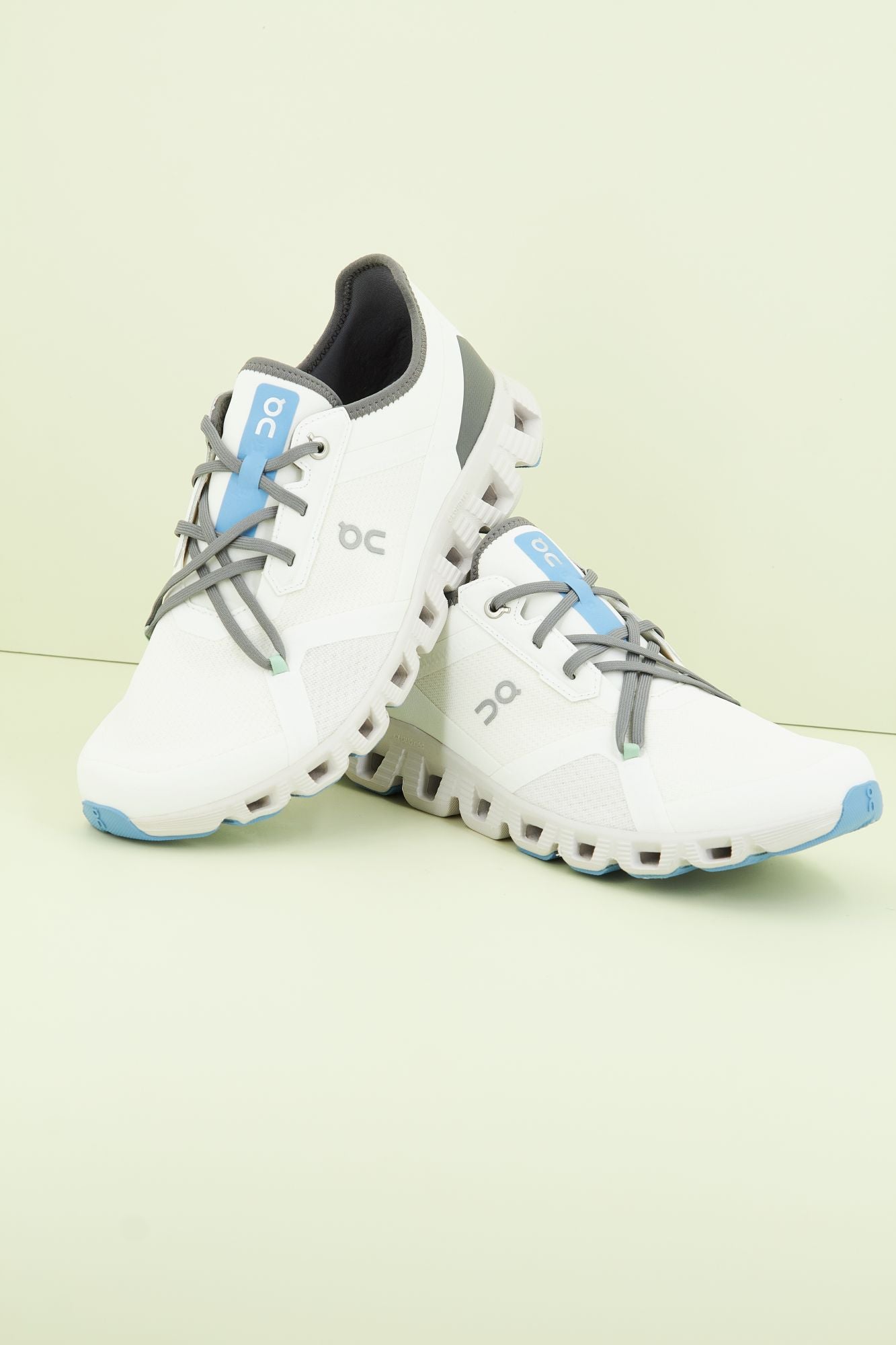 ON RUNNING CLOUD X 3 AD en color BLANCO (1)