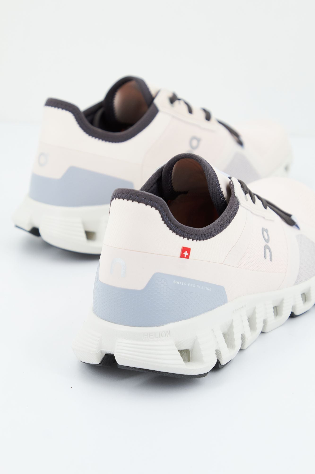 ON RUNNING CLOUD X 3 AD en color ROSA (3)