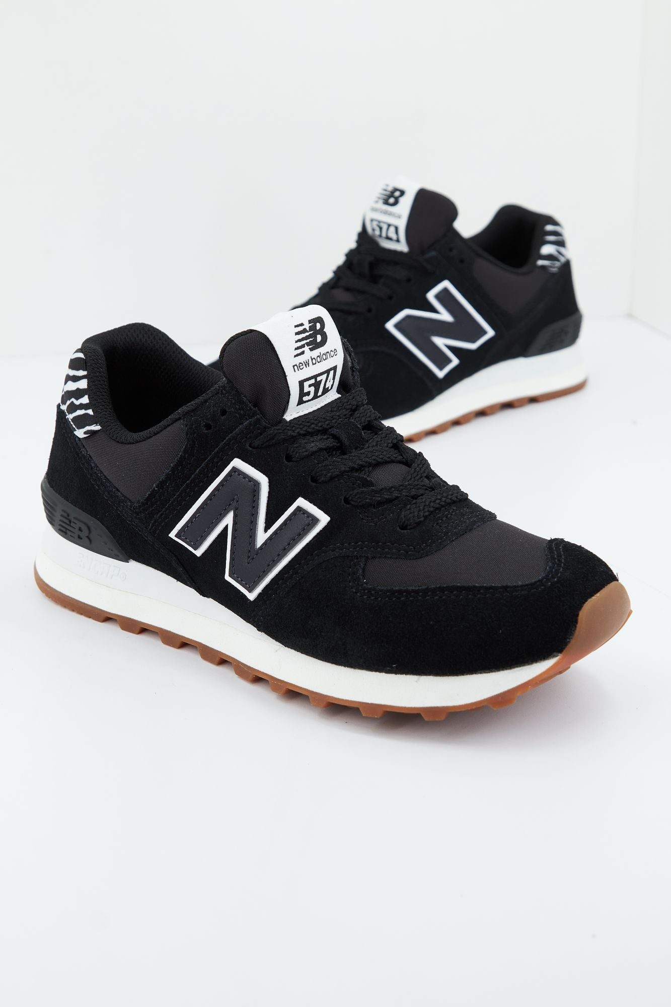 NEW BALANCE WL574XB2 en color NEGRO (1)
