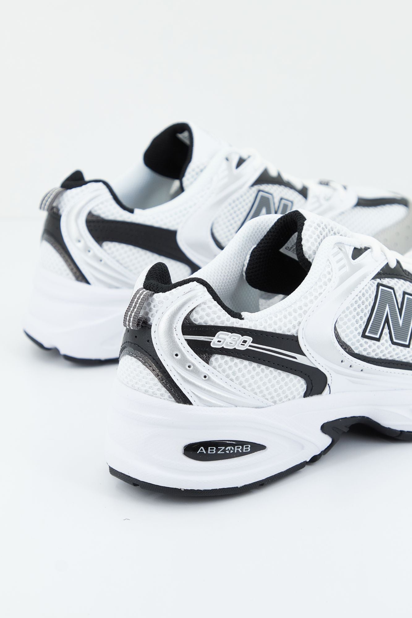 NEW BALANCE MR530 LB en color BLANCO (3)
