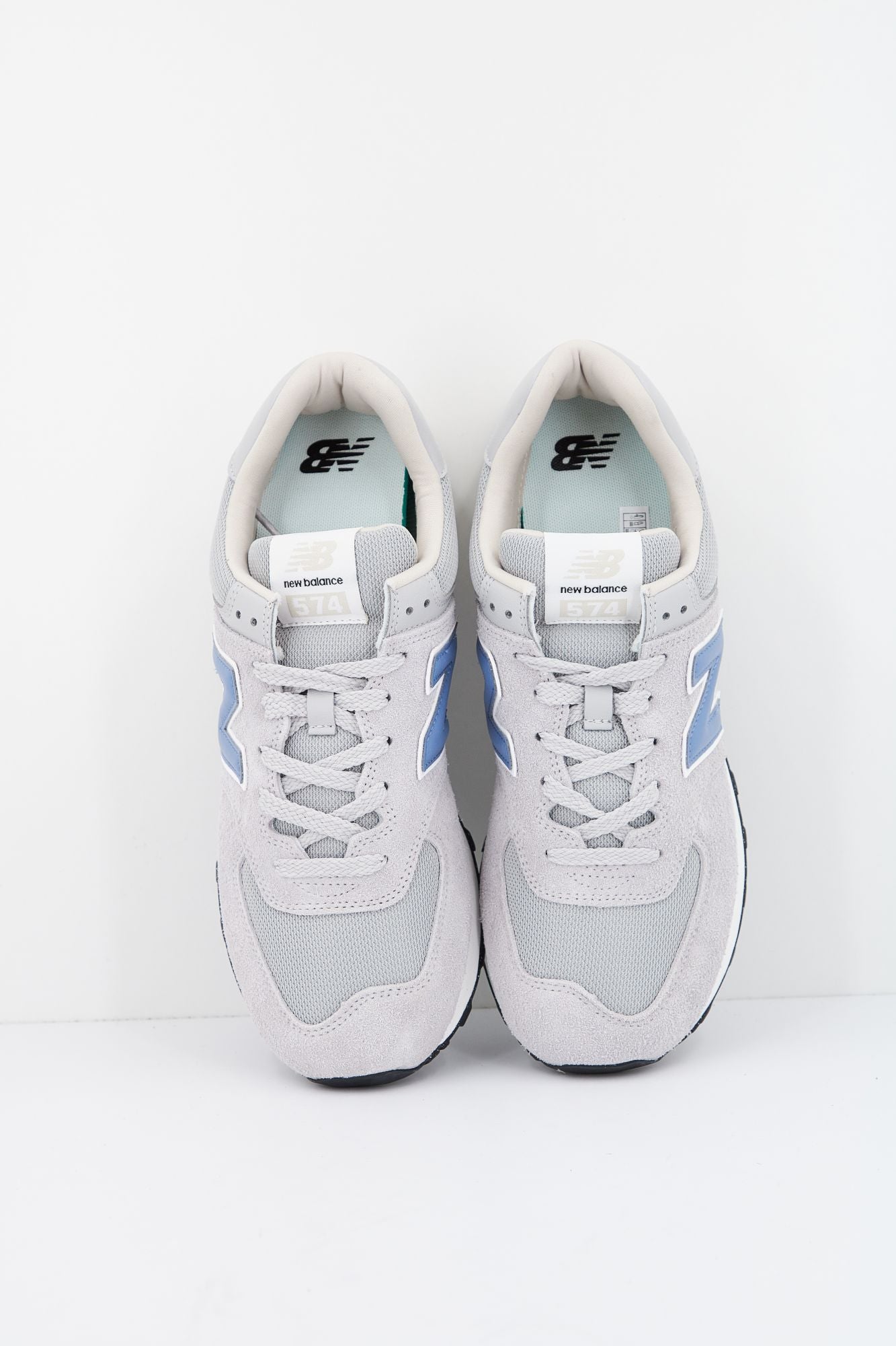 NEW BALANCE U574SGB en color GRIS (2)