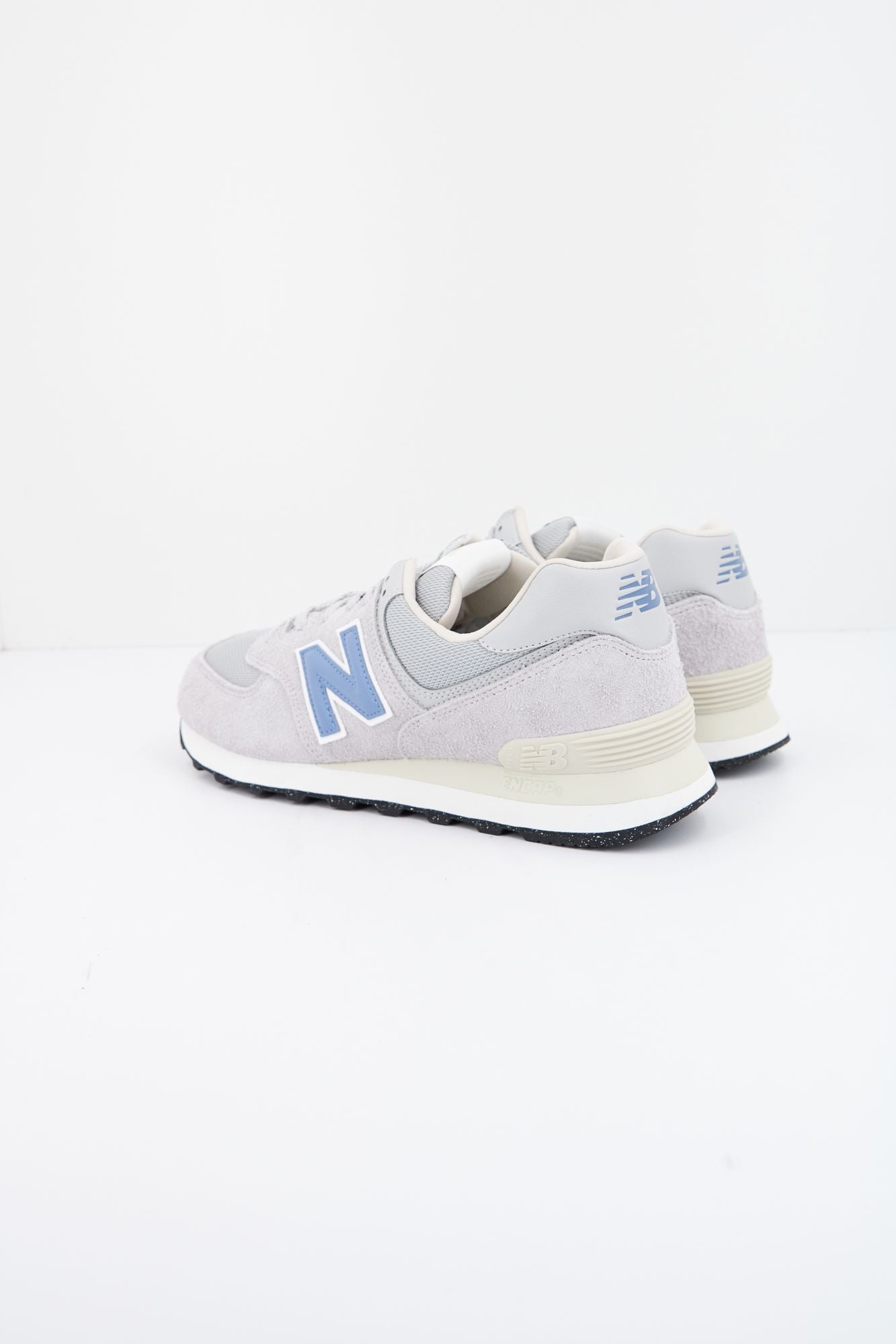NEW BALANCE U574SGB en color GRIS (3)