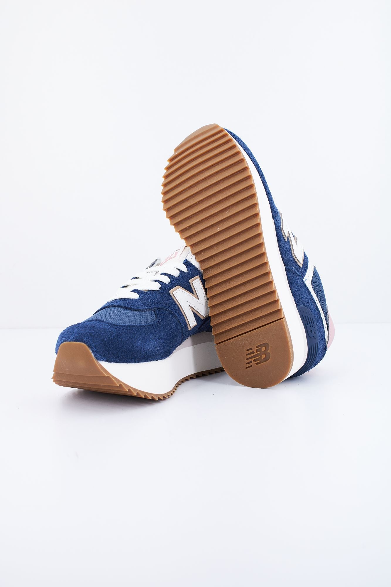 NEW BALANCE WL574 ZCB en color AZUL (4)