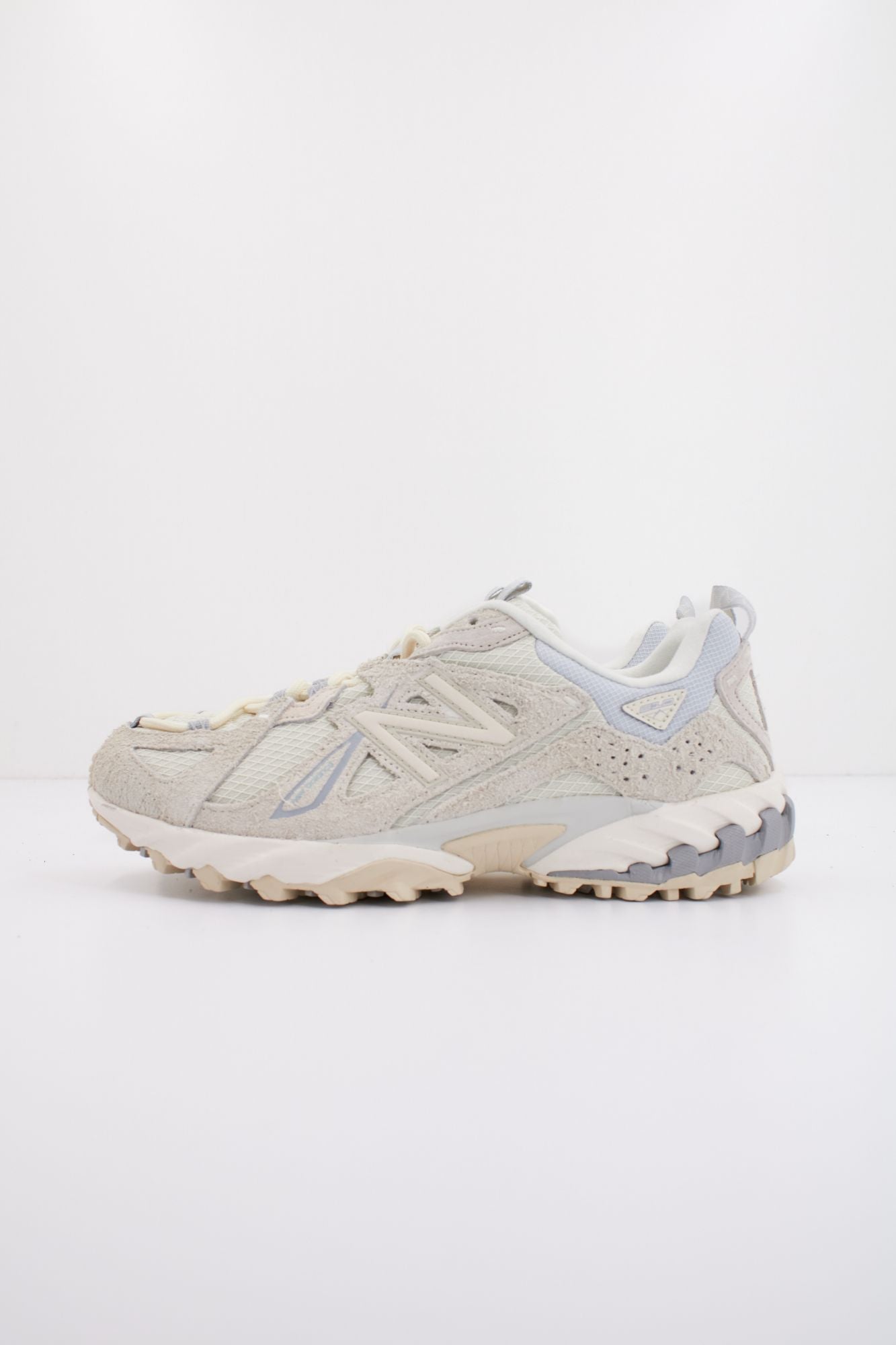 NEW BALANCE ML610 TF en color BEIS (1)