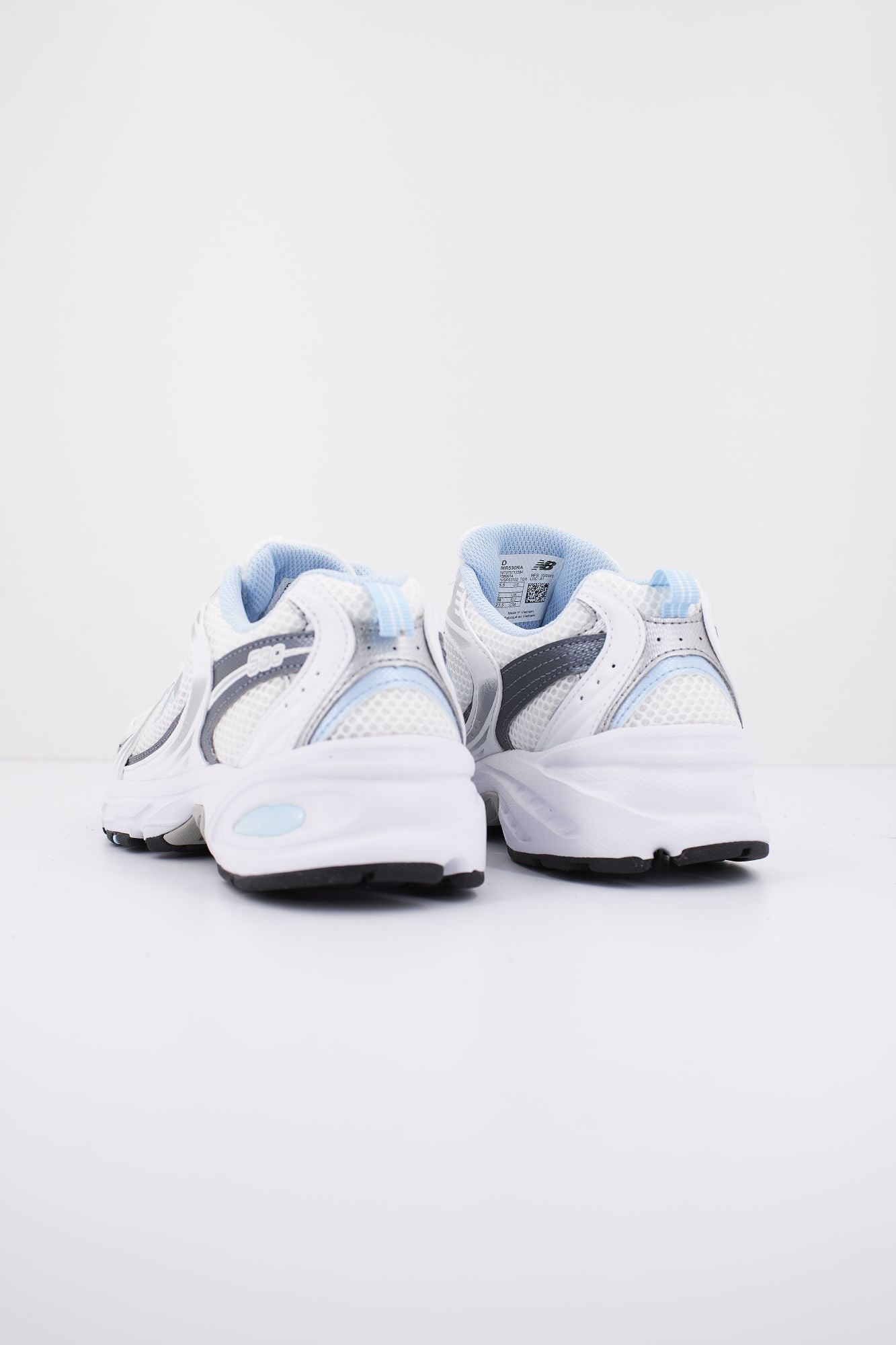 NEW BALANCE MR530 RA en color BLANCO (3)
