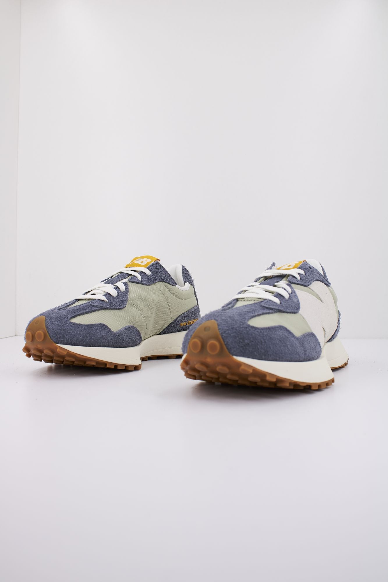 NEW BALANCE U327 SD en color AZUL (2)