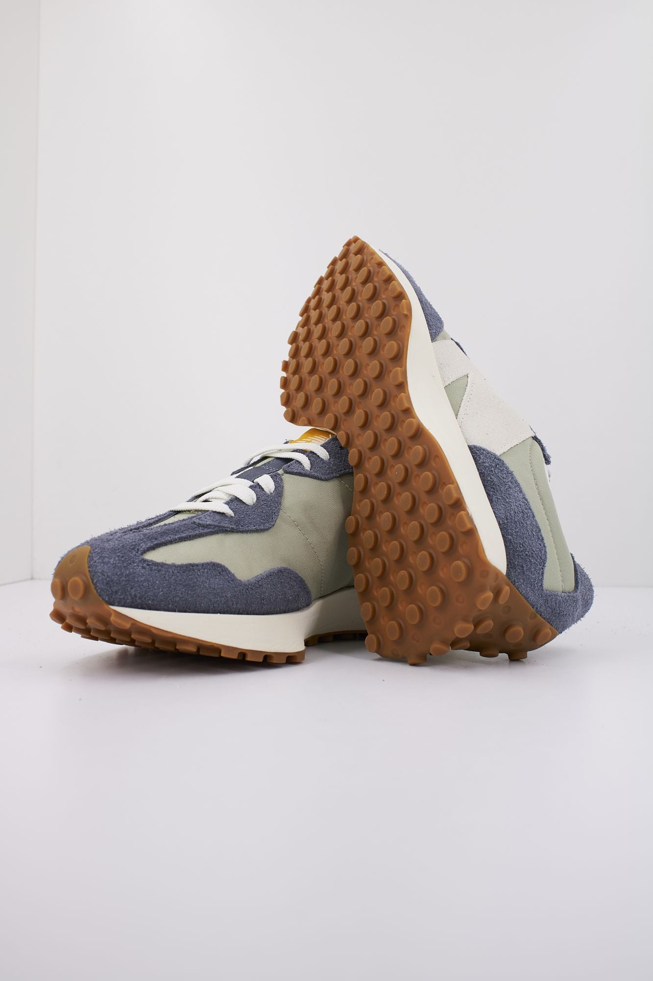 NEW BALANCE U327 SD en color AZUL (4)