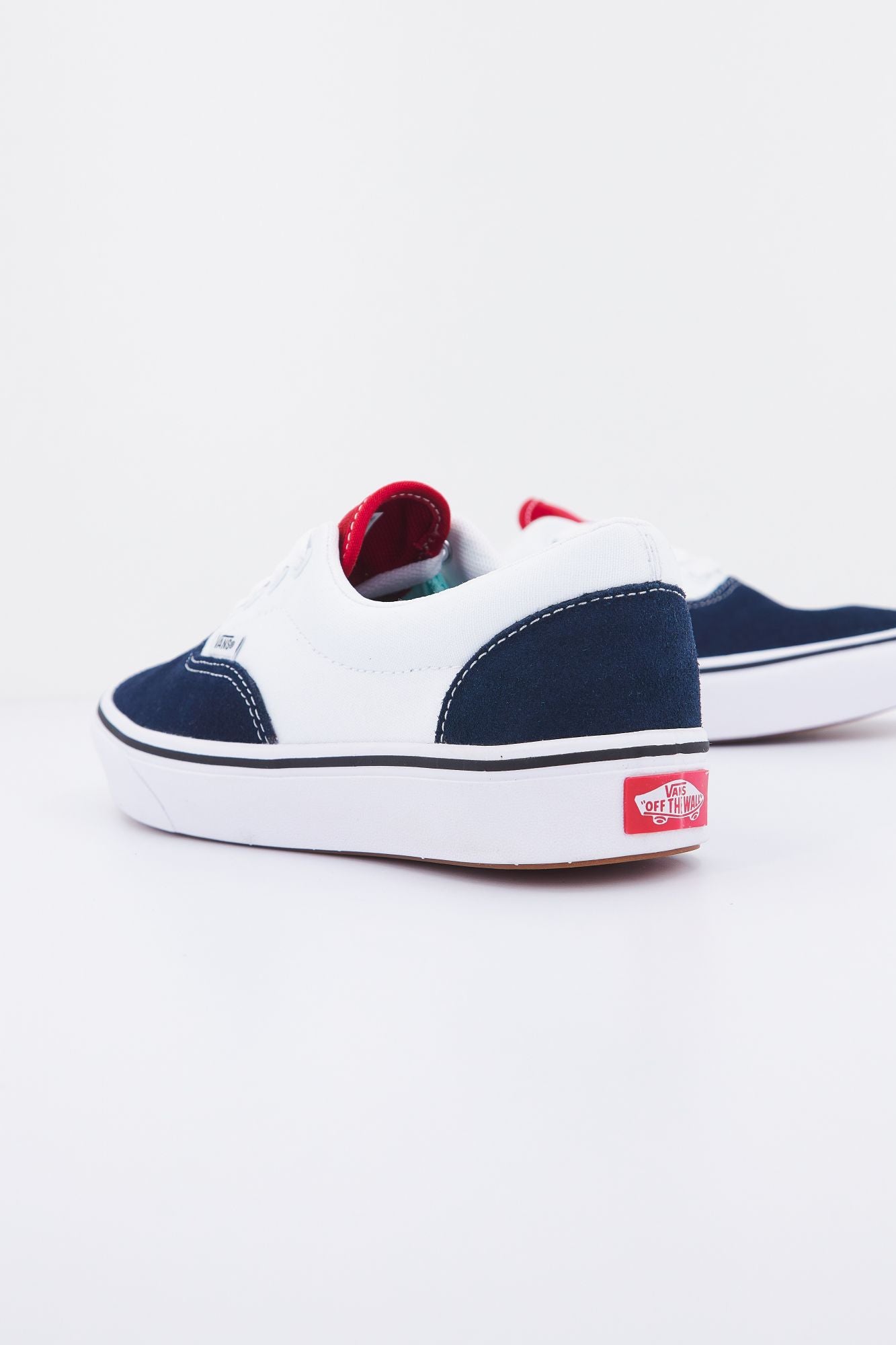 VANS UA COMFYCUSH ERA en color BLANCO (3)