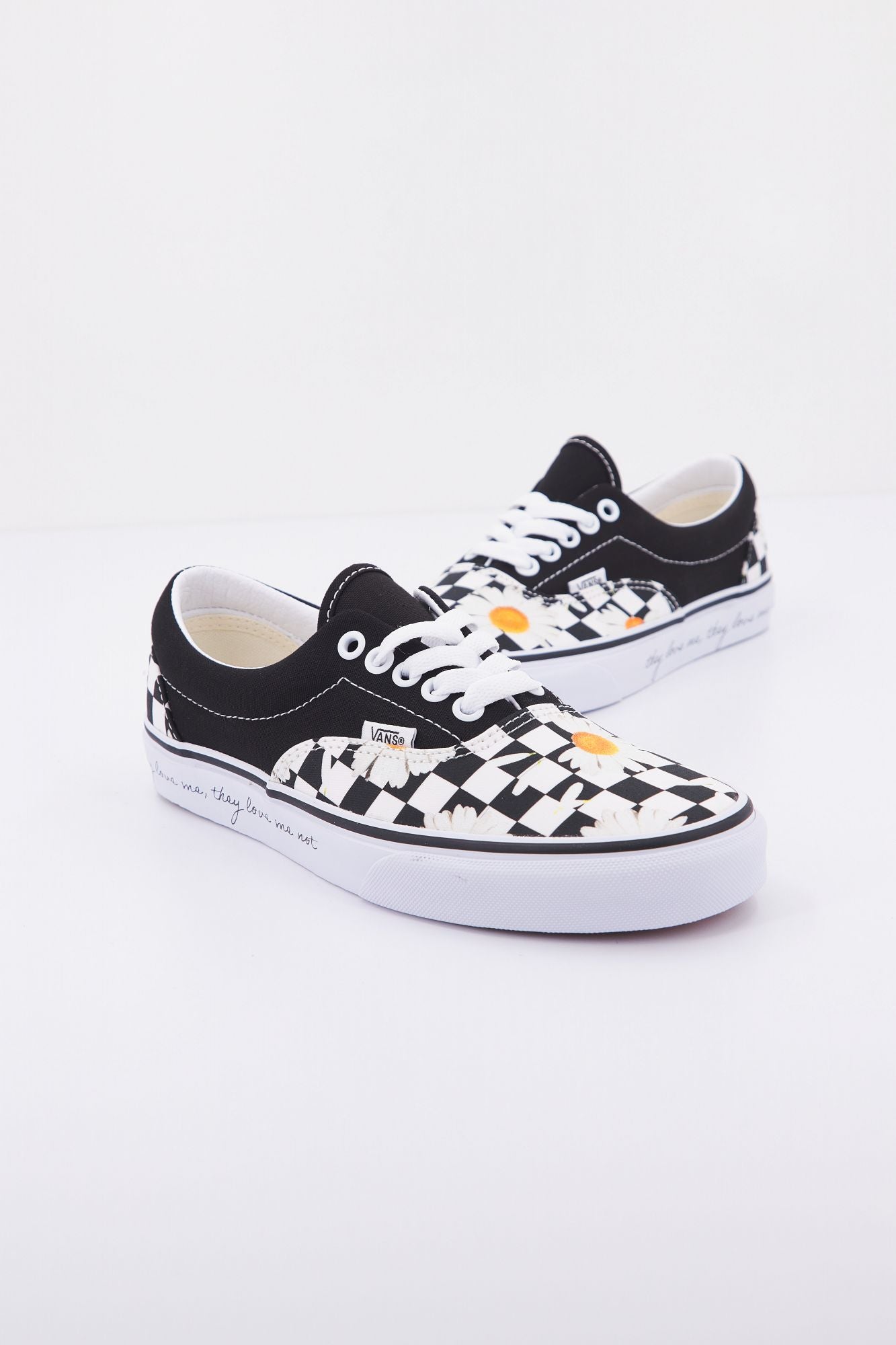 VANS UA ERA en color NEGRO (1)