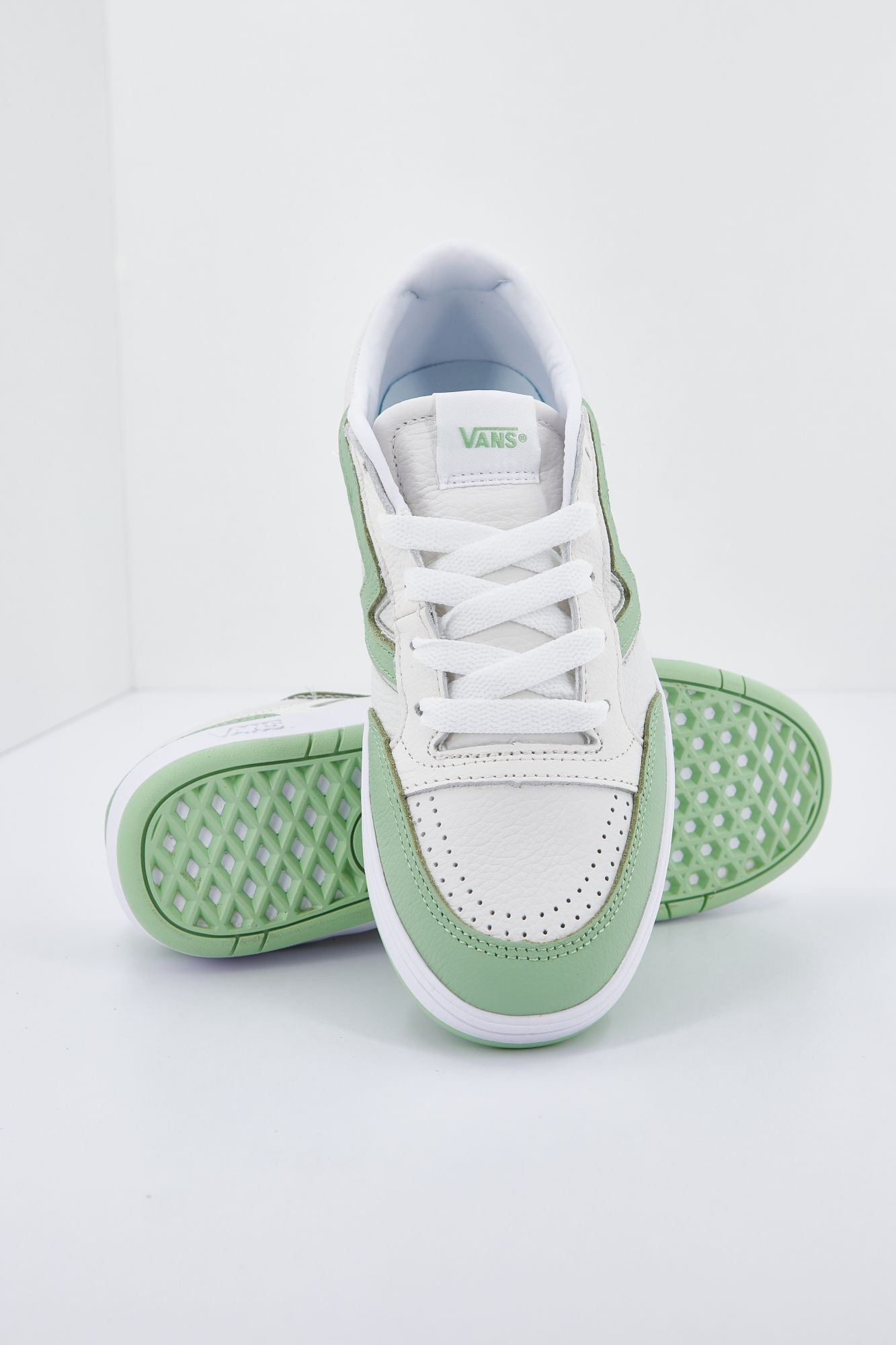 VANS UA LOWLAND CC en color BLANCO (4)