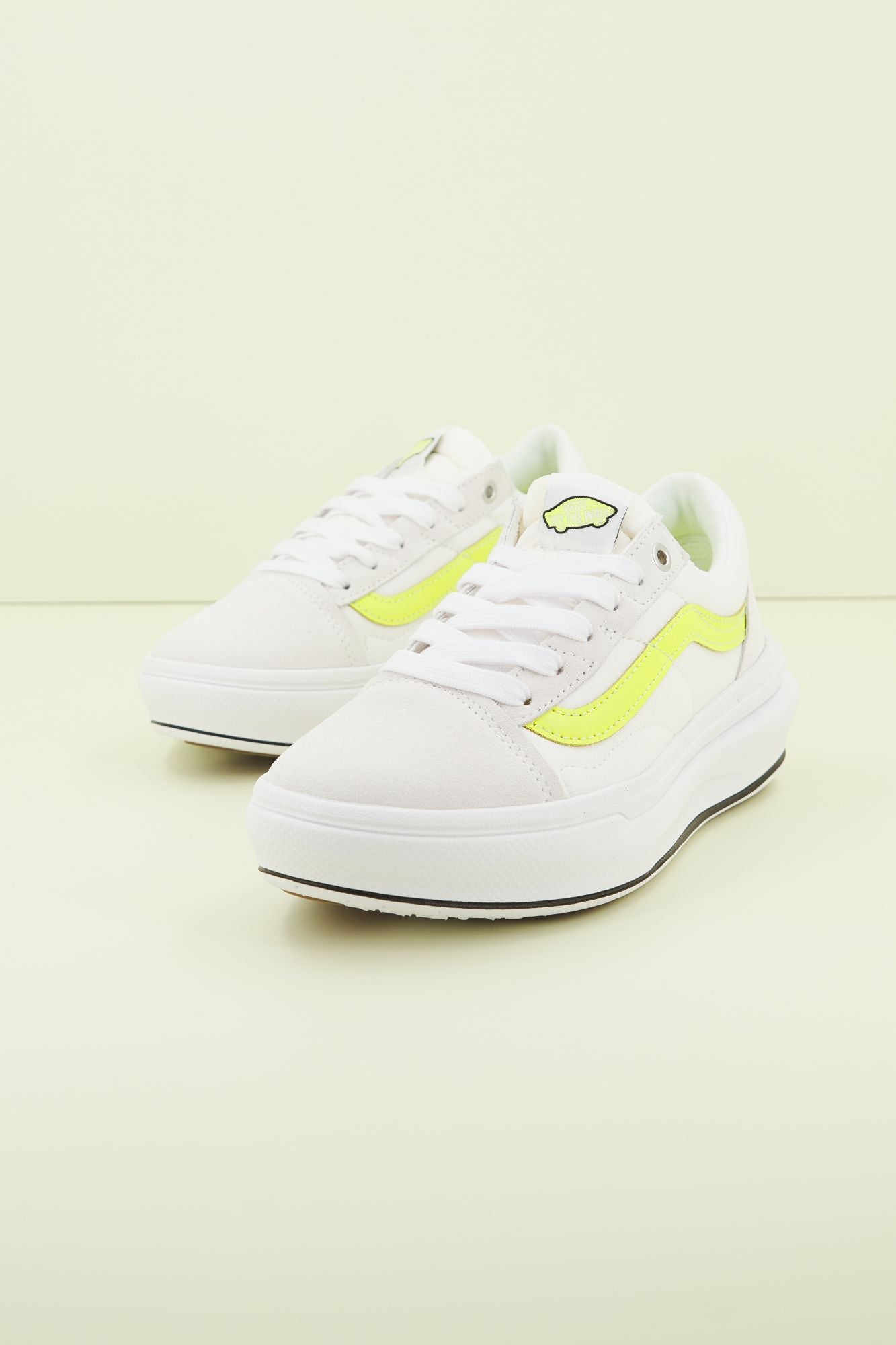 VANS UA OLD SKOOL OVER en color BLANCO (2)