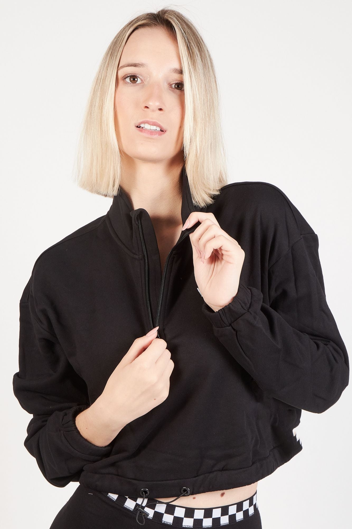 VANS LEFT CHEST HALF ZIP en color NEGRO (3)