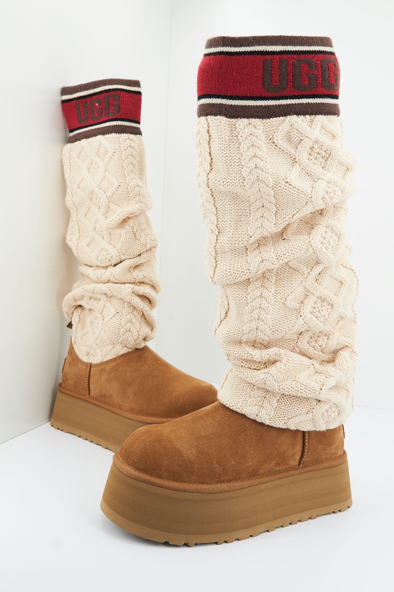 UGG W CLASSIC SWEATER LETTER T en color MARRON CLARO (1)