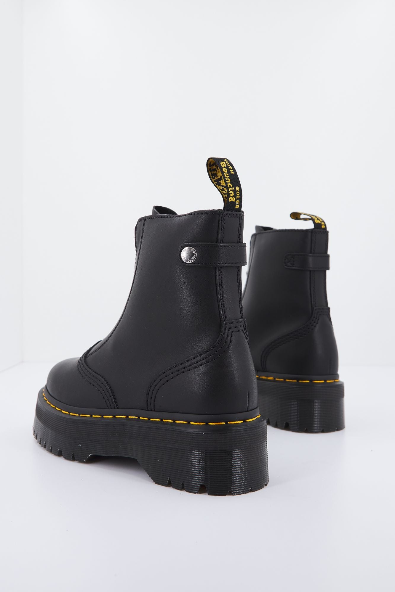 DR. MARTENS  JETTA SENDAL en color NEGRO (3)