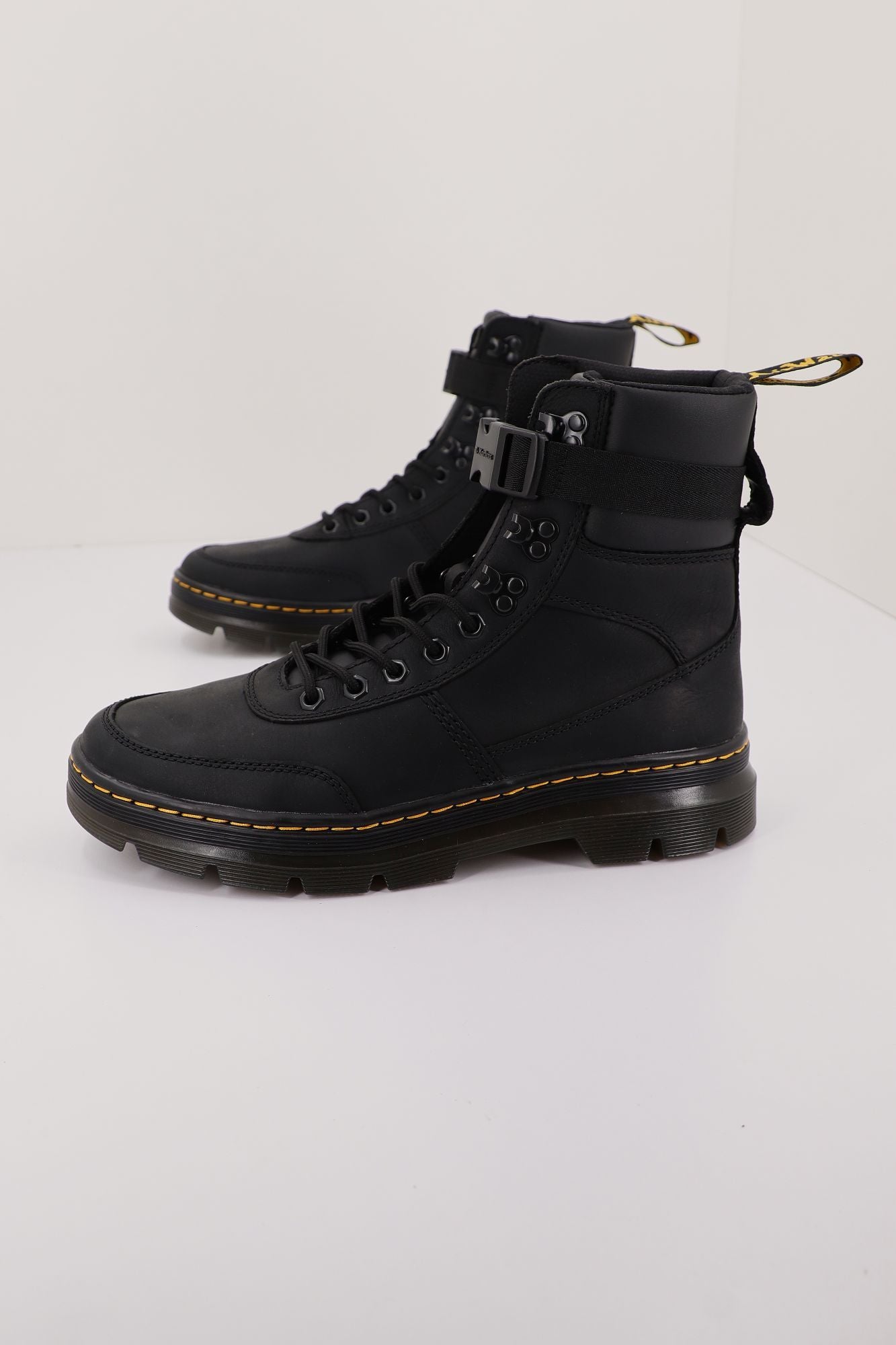 DR. MARTENS WYOMI en color NEGRO (2)