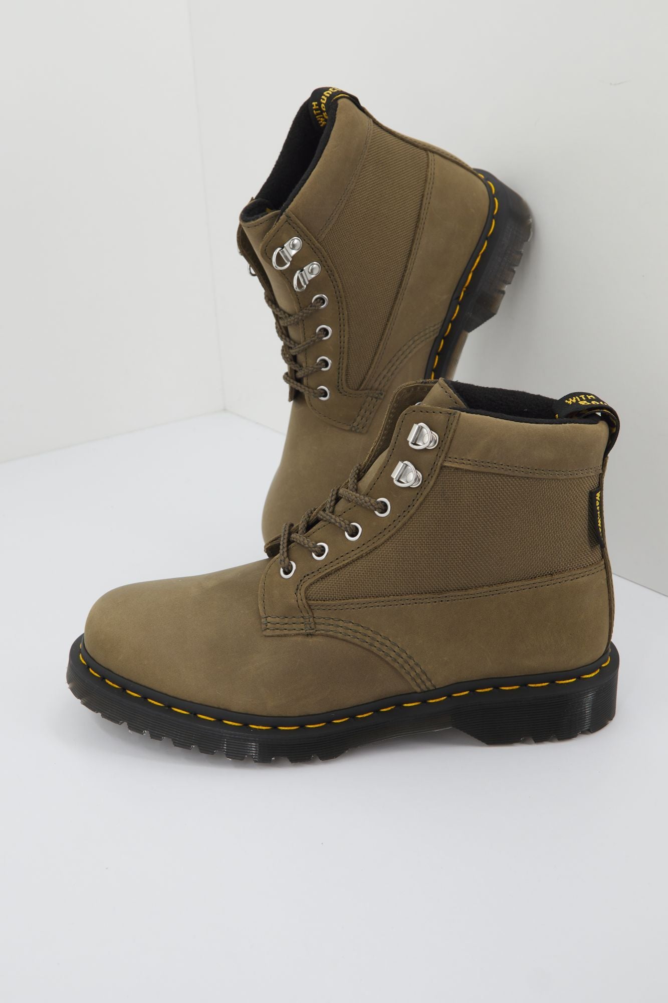 DR. MARTENS STREETER+EXTRA TOUGH en color VERDE (2)