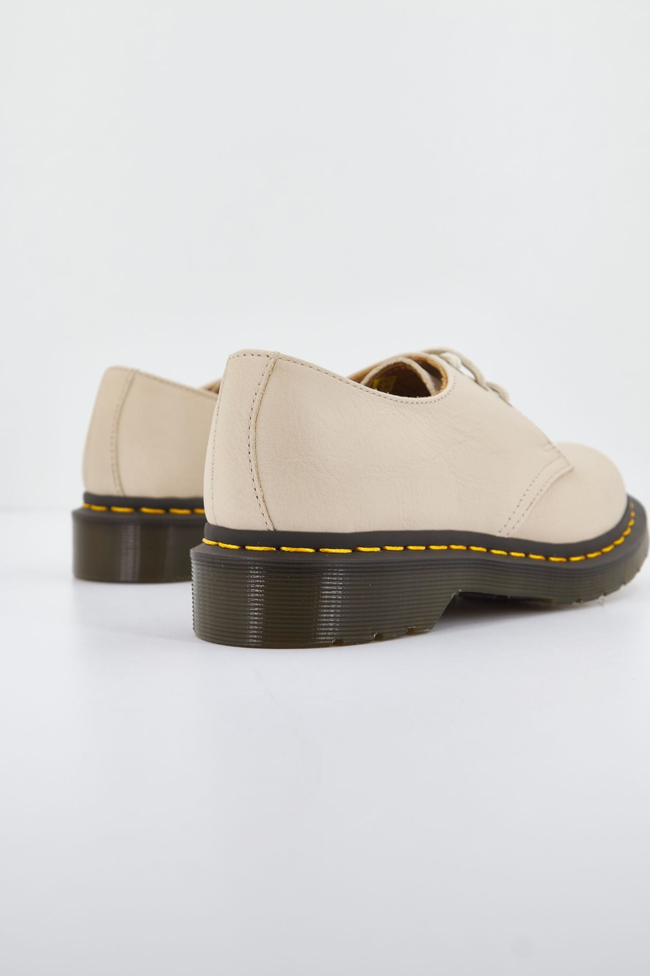 DR. MARTENS  PARCHMENT VIRGINIA en color BEIS (3)
