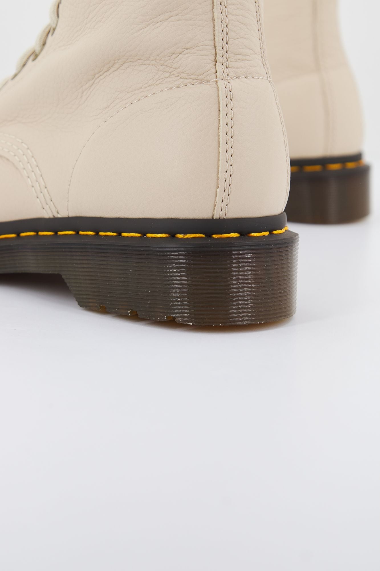 DR. MARTENS PASCAL PARCHMENT VI en color BEIS (4)