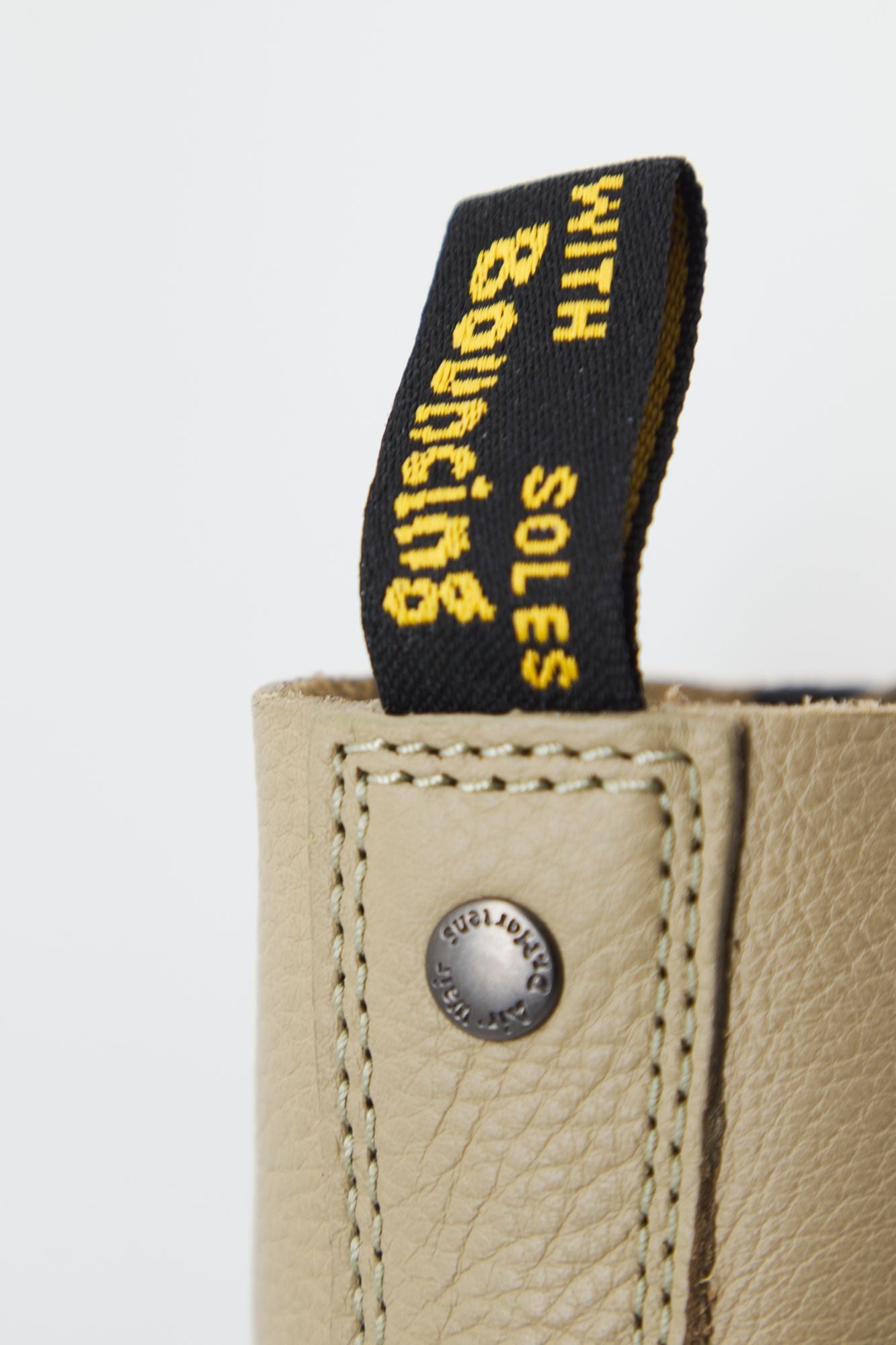 DR. MARTENS PASCAL MAX PALE PIS en color VERDE (4)