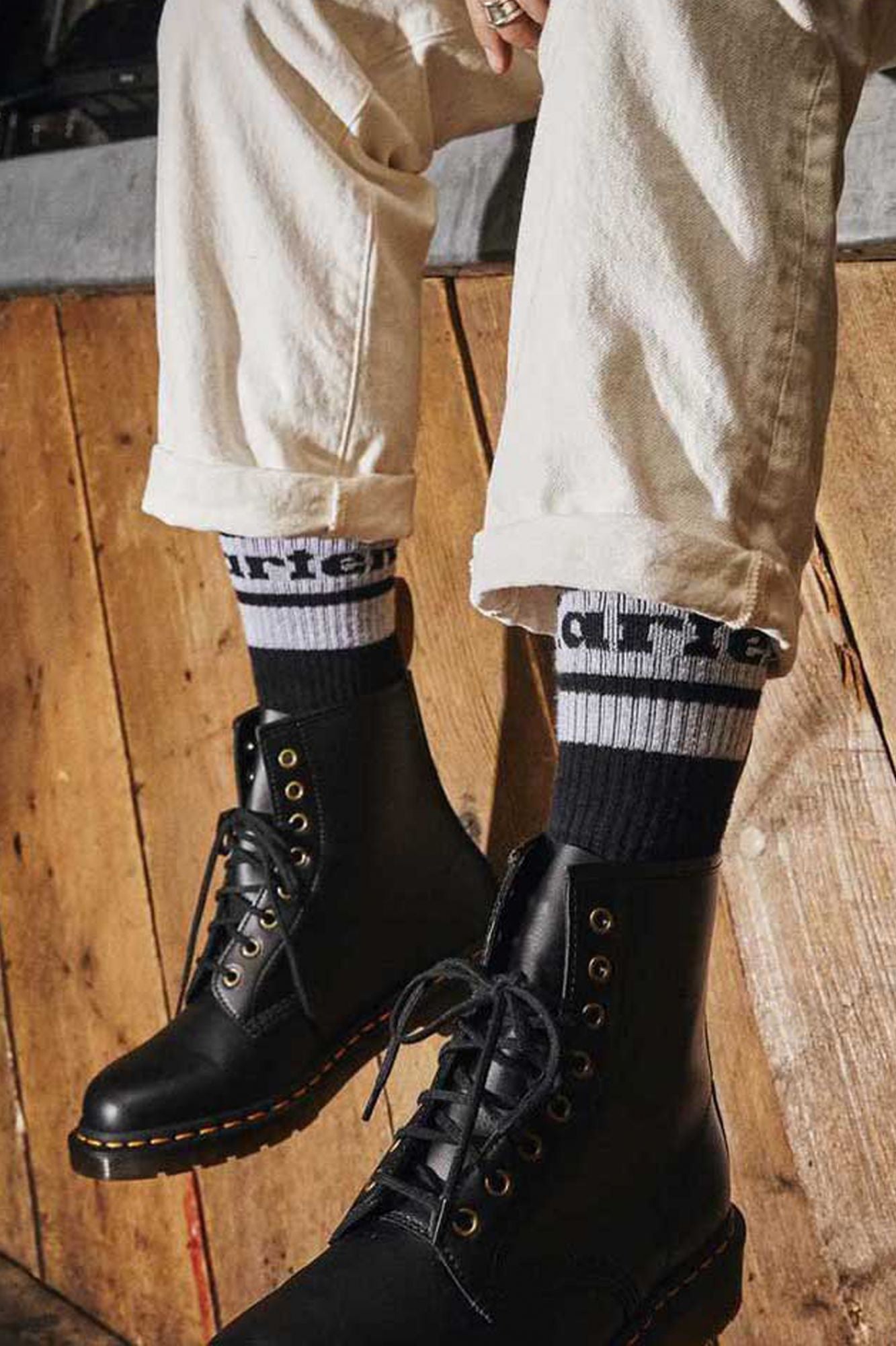 DR. MARTENS  ATHLETIC LOGO SOCK en color NEGRO (4)