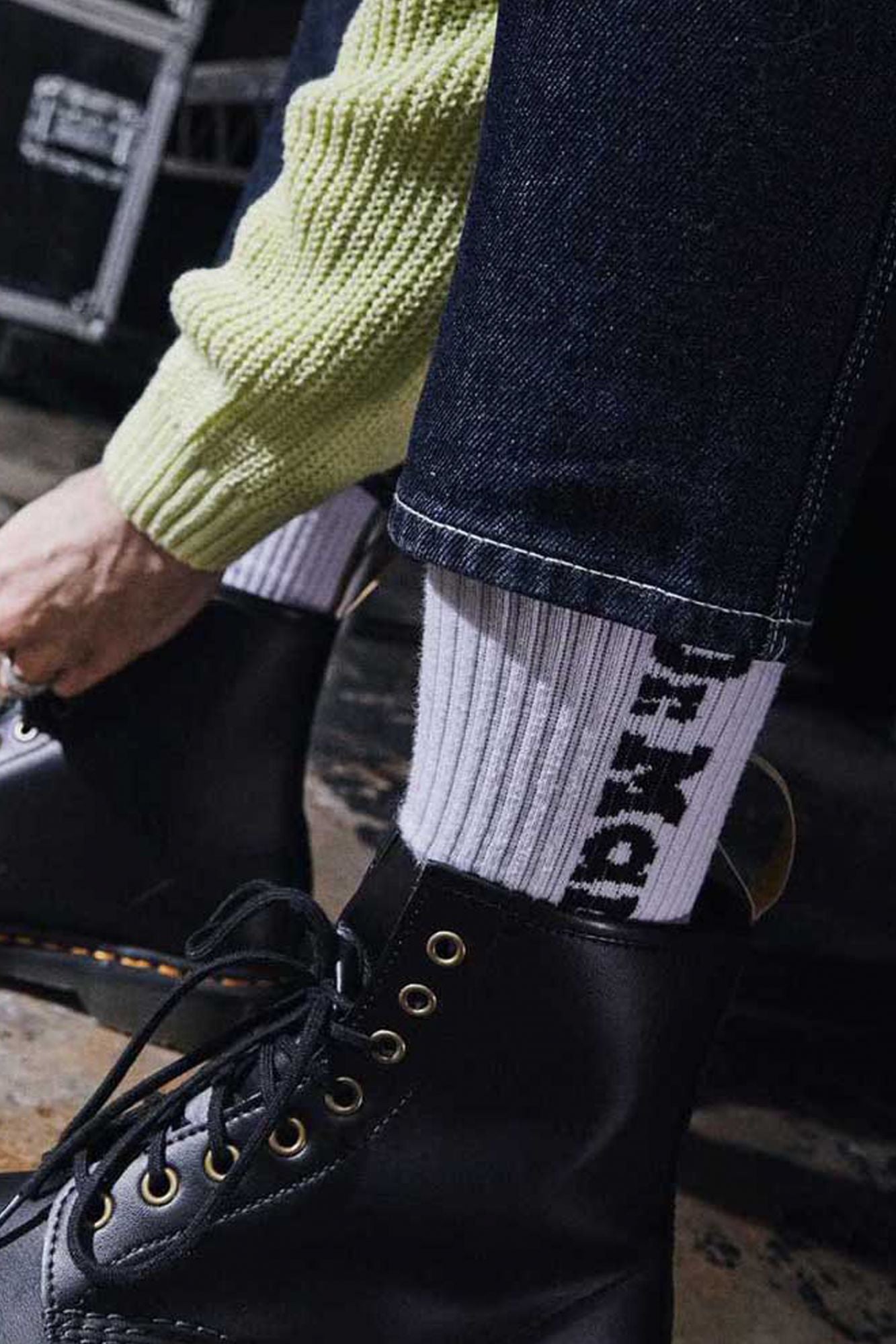 DR. MARTENS AD075100 VERTICAL SOCK en color BLANCO (4)