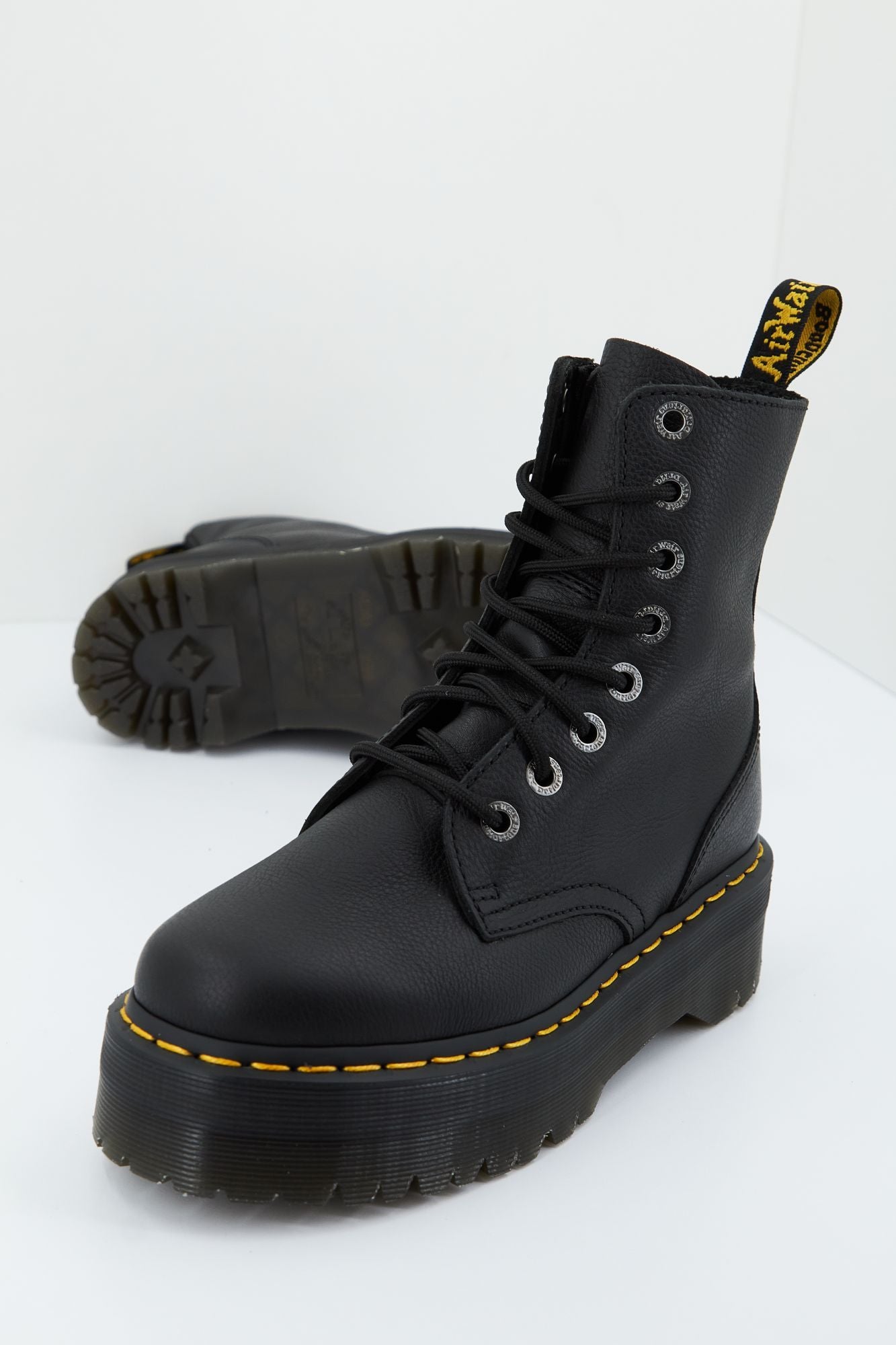 DR. MARTENS JADON III  en color NEGRO (3)