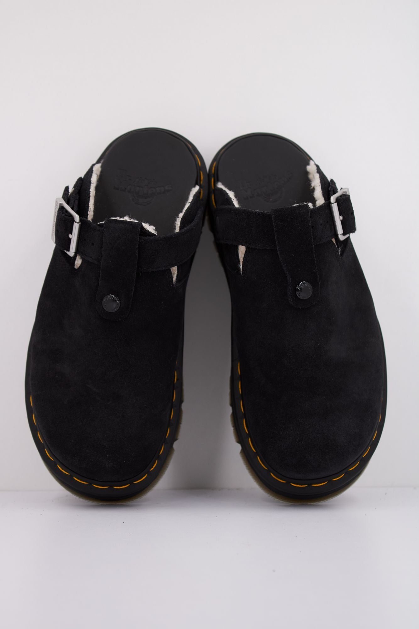 DR. MARTENS  ZEBZAG MULE WL en color NEGRO (3)
