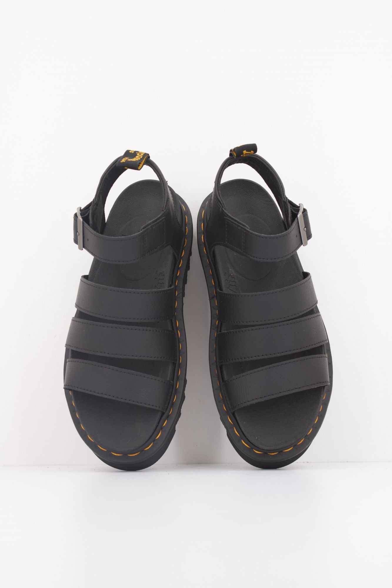 DR. MARTENS BLAIRE en color NEGRO (3)