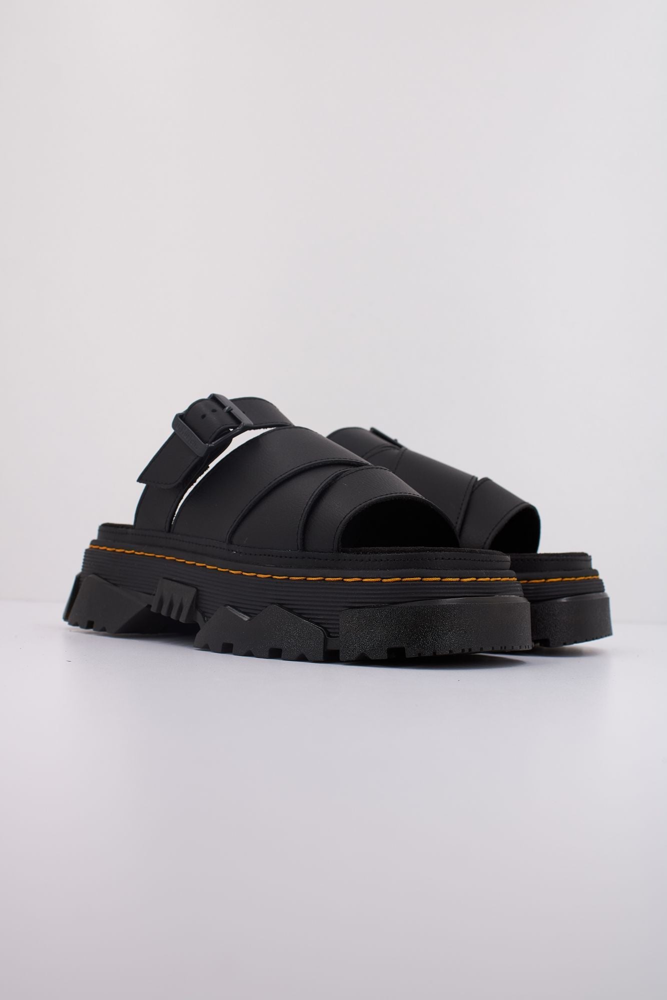 DR. MARTENS MATTISON SLIDE en color NEGRO (2)