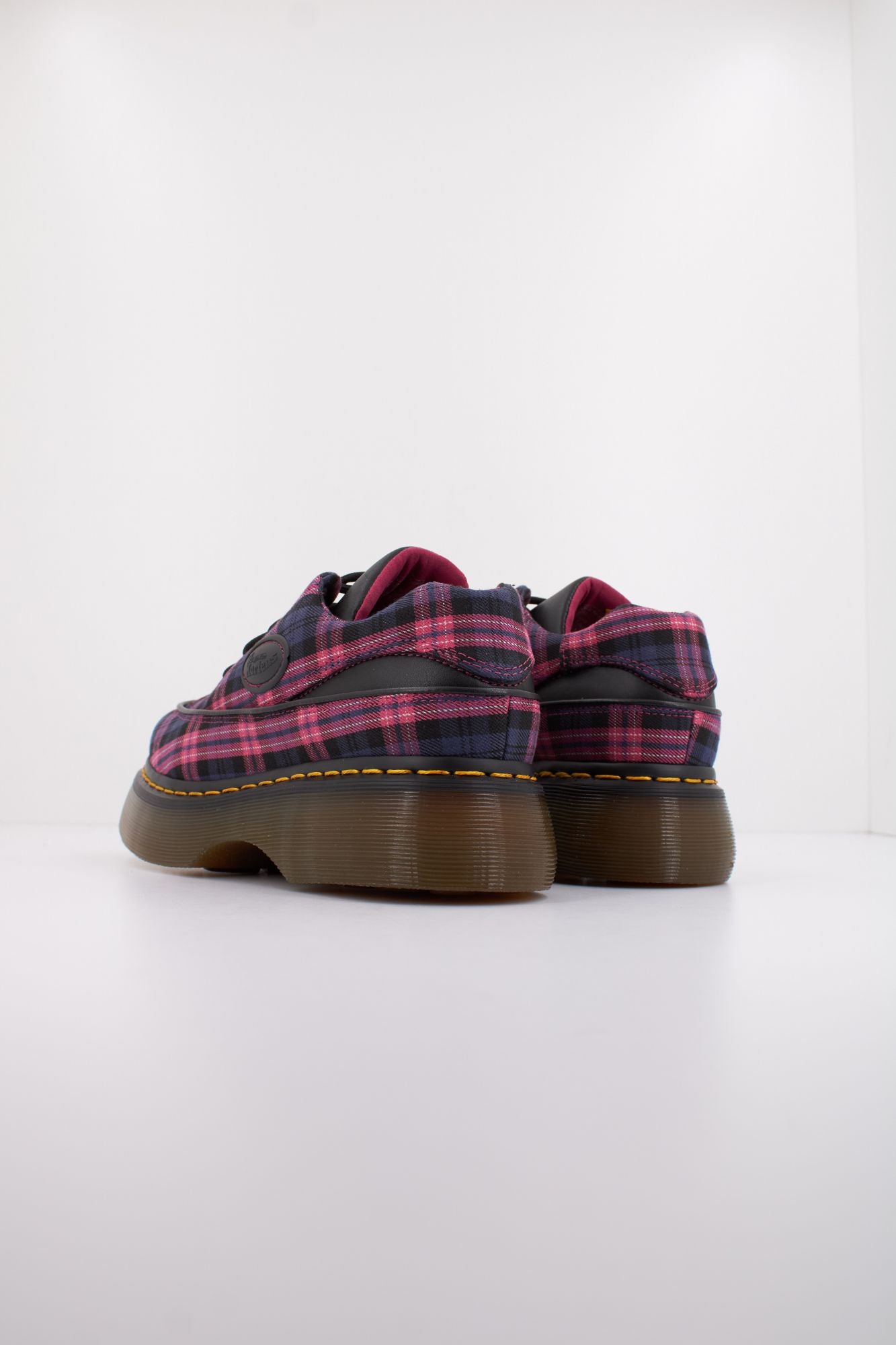 DR. MARTENS BUZZ 5I en color ROSA (4)