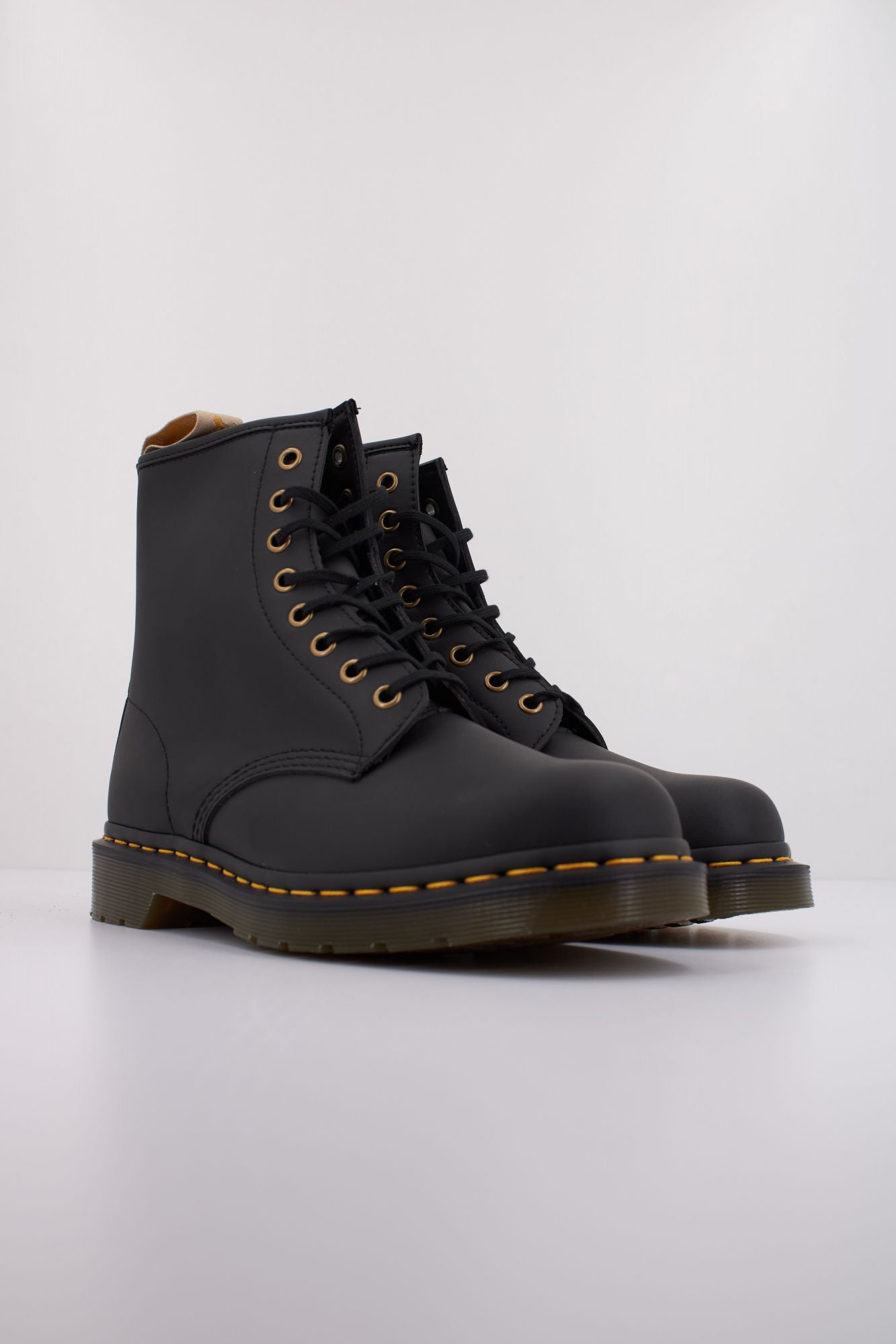 DR. MARTENS VEGAN 1460 en color NEGRO (2)