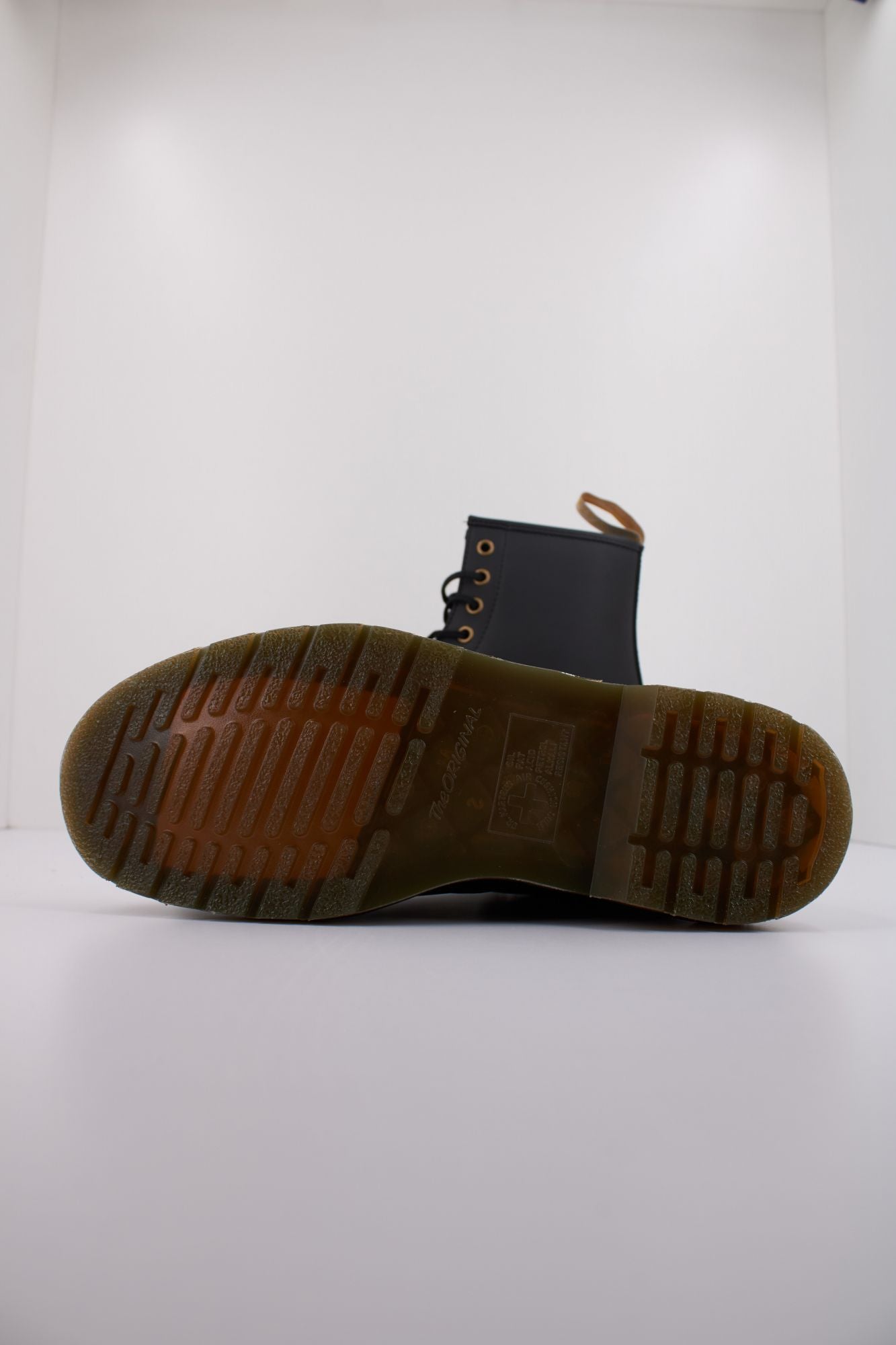 DR. MARTENS VEGAN 1460 en color NEGRO (5)