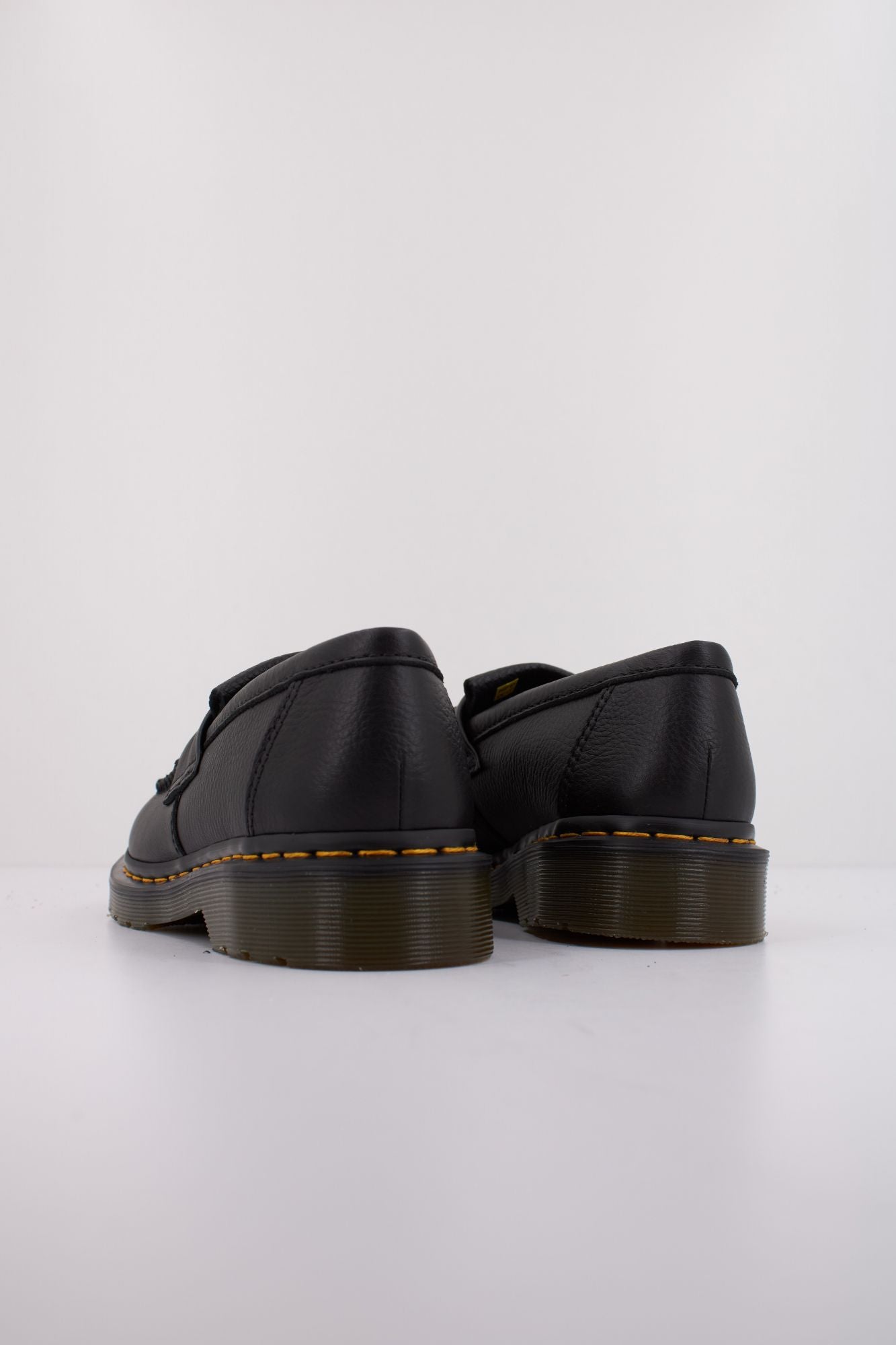 DR. MARTENS ADRIAN en color NEGRO (4)