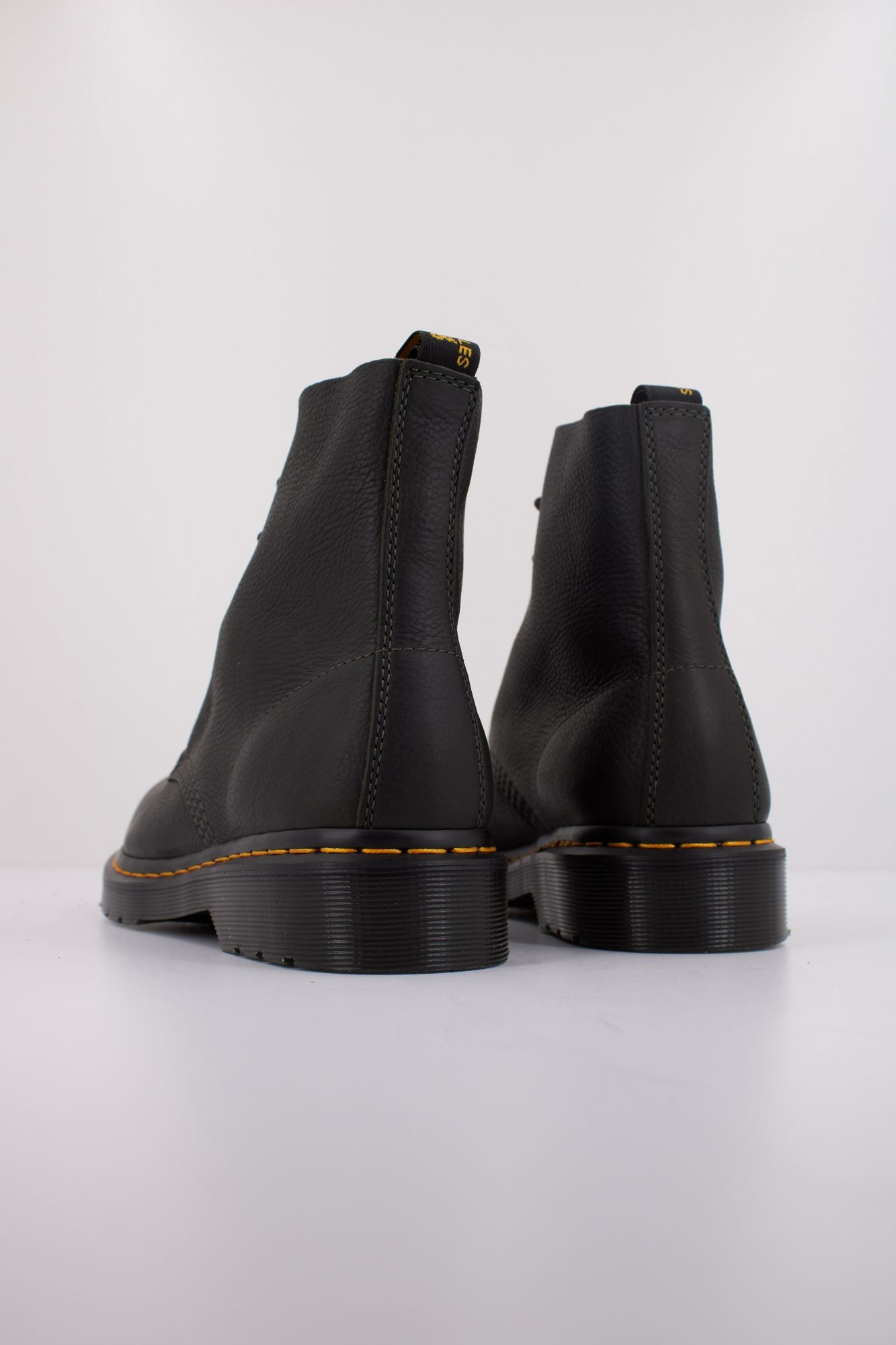 DR. MARTENS  1460 PASCAL  en color VERDE (4)