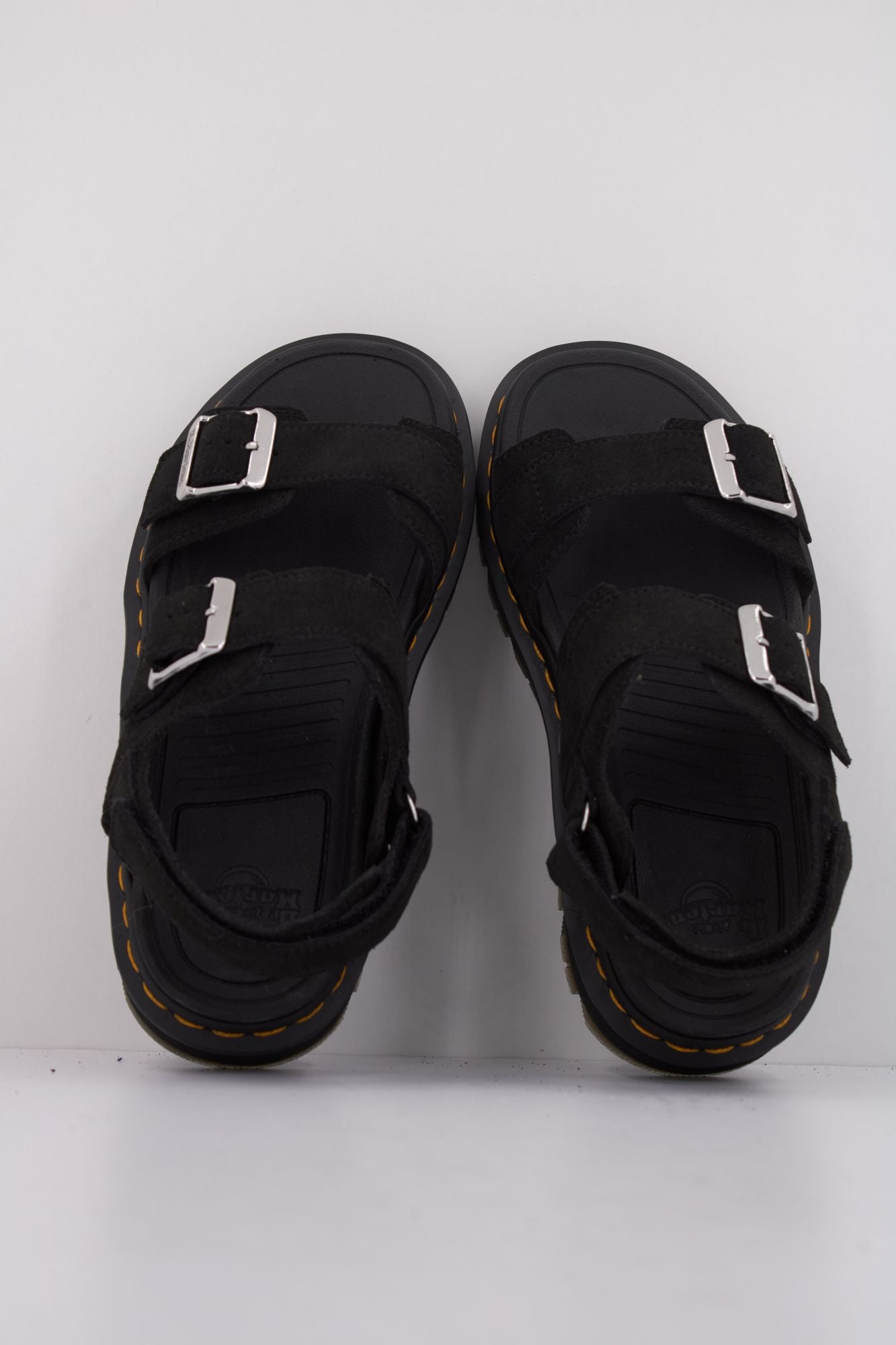 DR. MARTENS  ZEBZAG SANDAL  en color NEGRO (3)