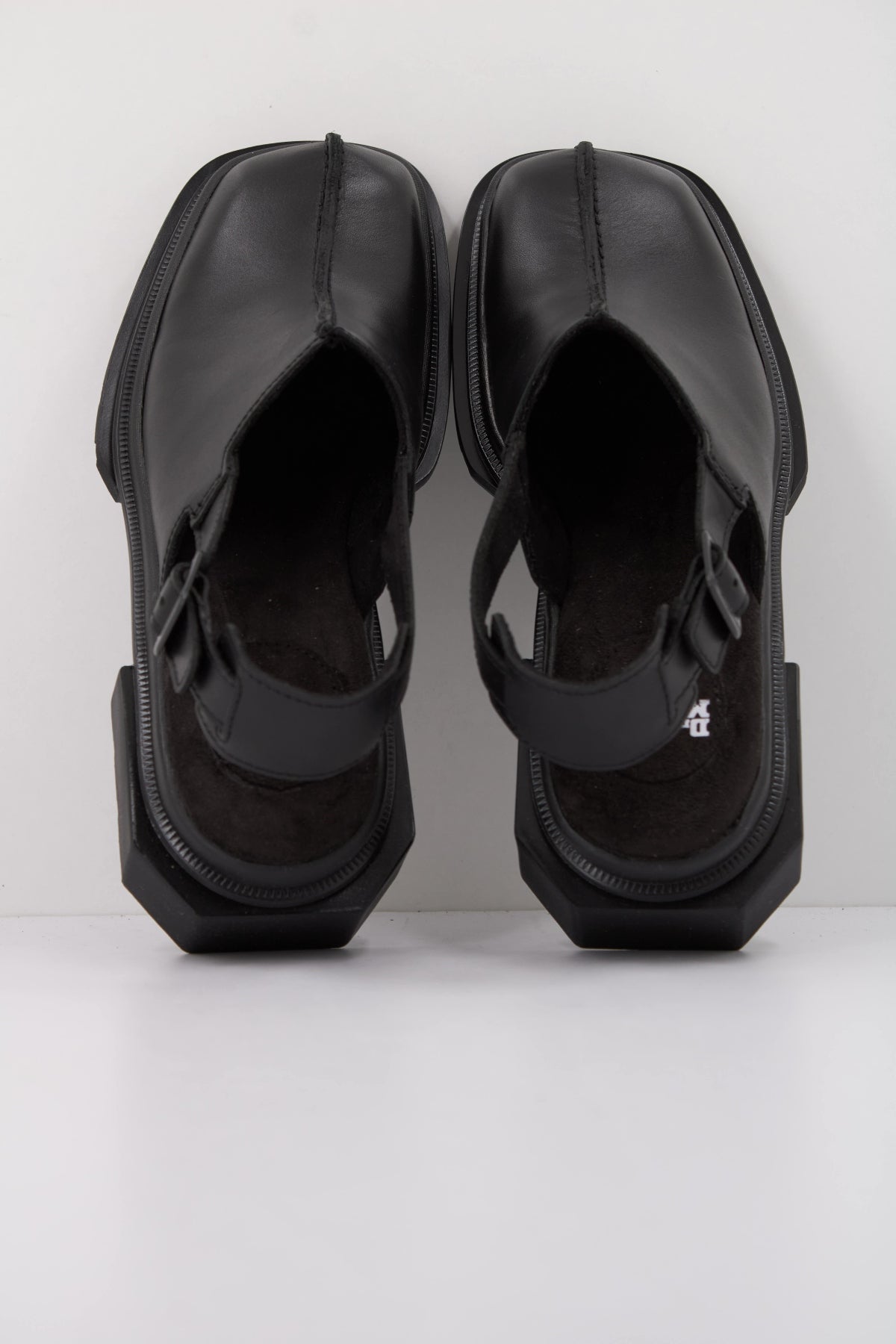 DR. MARTENS  MAYBOLE MULE  en color NEGRO (3)