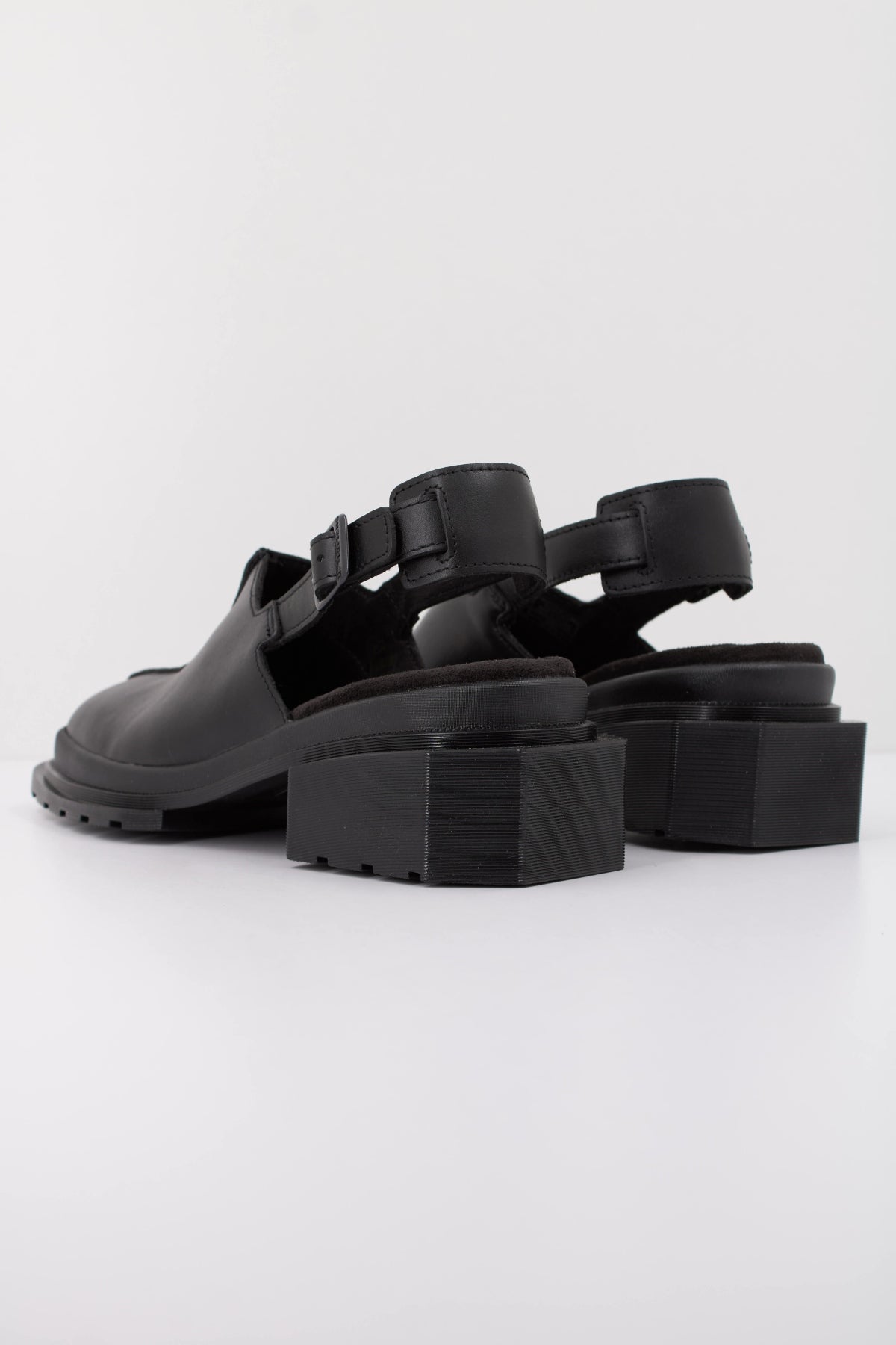 DR. MARTENS  MAYBOLE MULE  en color NEGRO (4)