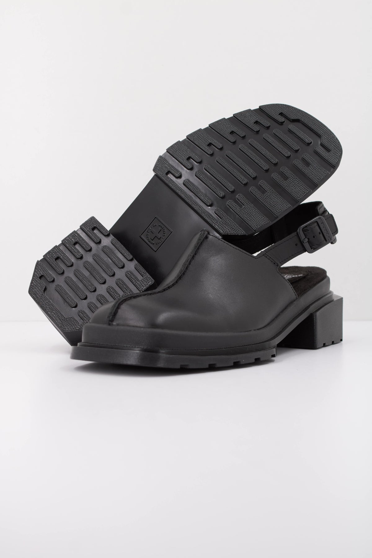 DR. MARTENS  MAYBOLE MULE  en color NEGRO (5)