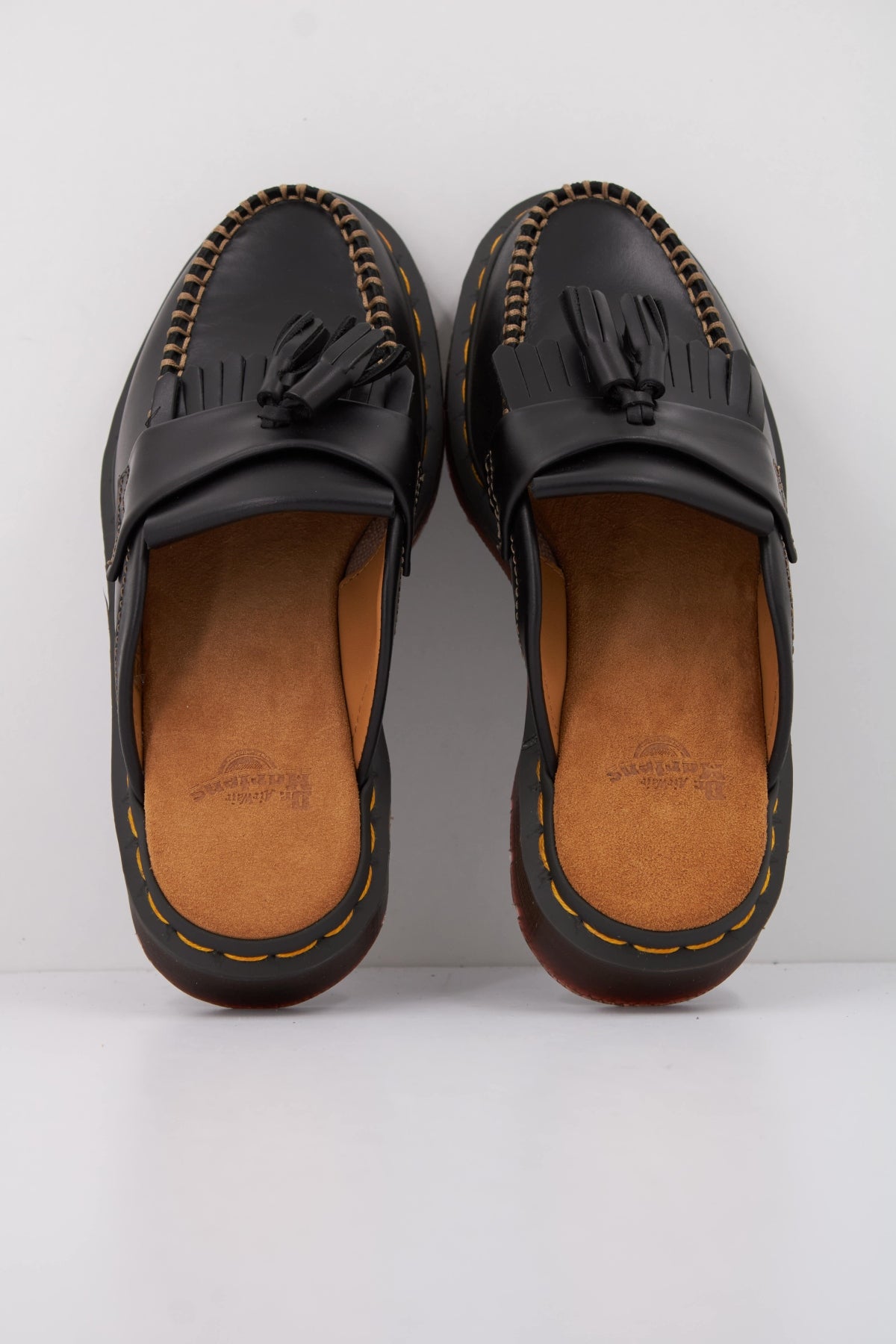 DR. MARTENS ADRIAN MULE en color NEGRO (3)