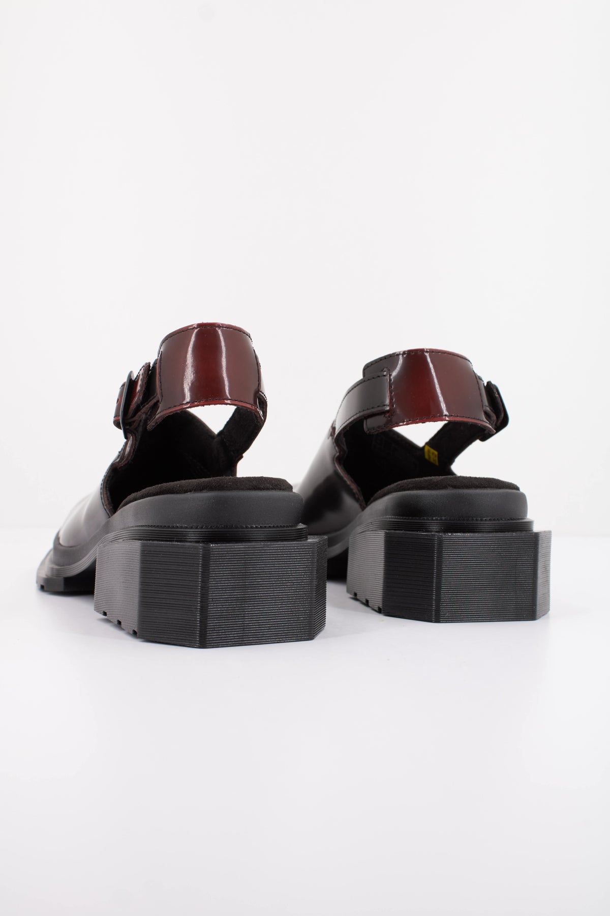 DR. MARTENS MAYBOLE MULE en color BURDEOS (4)