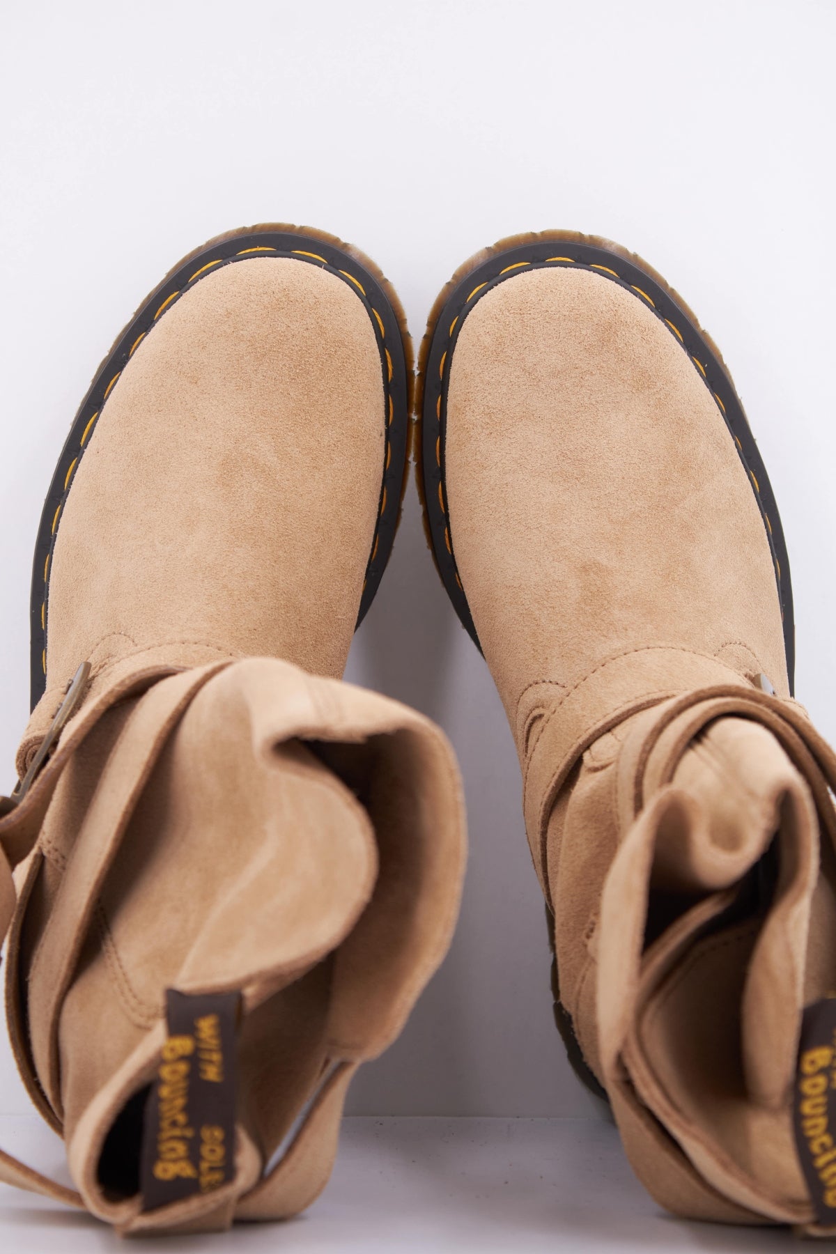 DR. MARTENS ANISTONE STRAP en color MARRON CLARO (3)