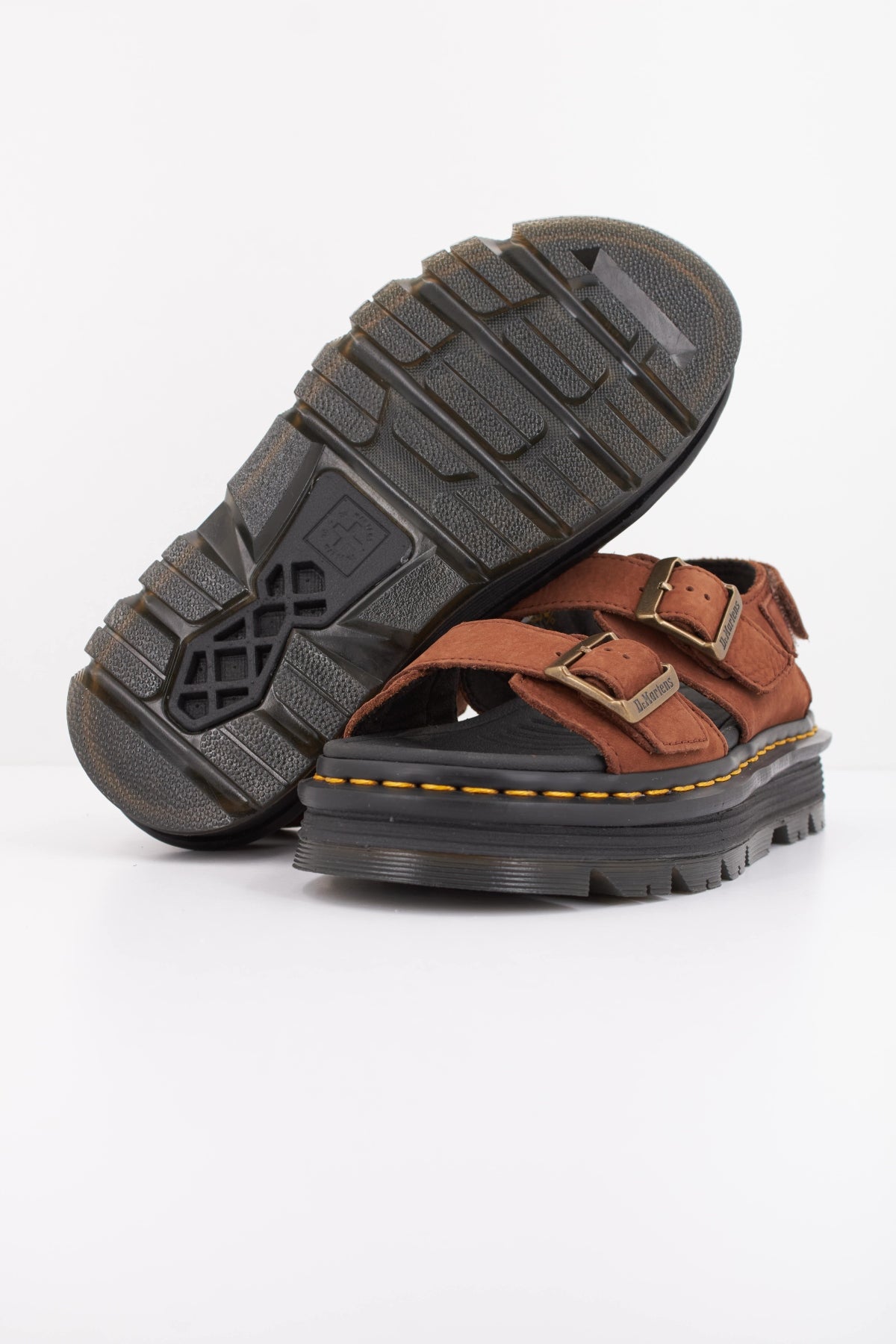 DR. MARTENS ZEBZAG SANDAL en color MARRON (5)
