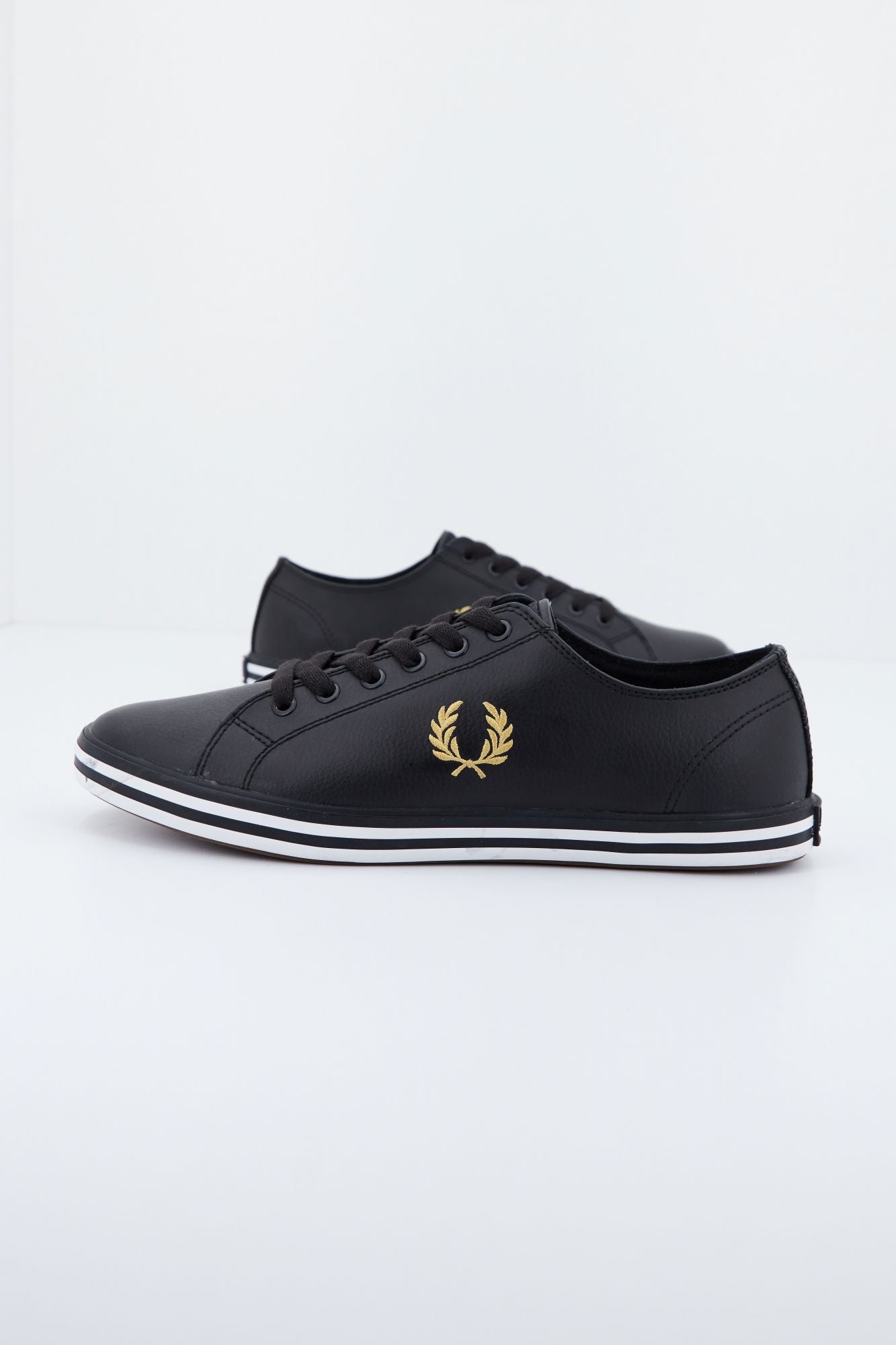 FRED PERRY KINGSTON LEATHER en color NEGRO (2)