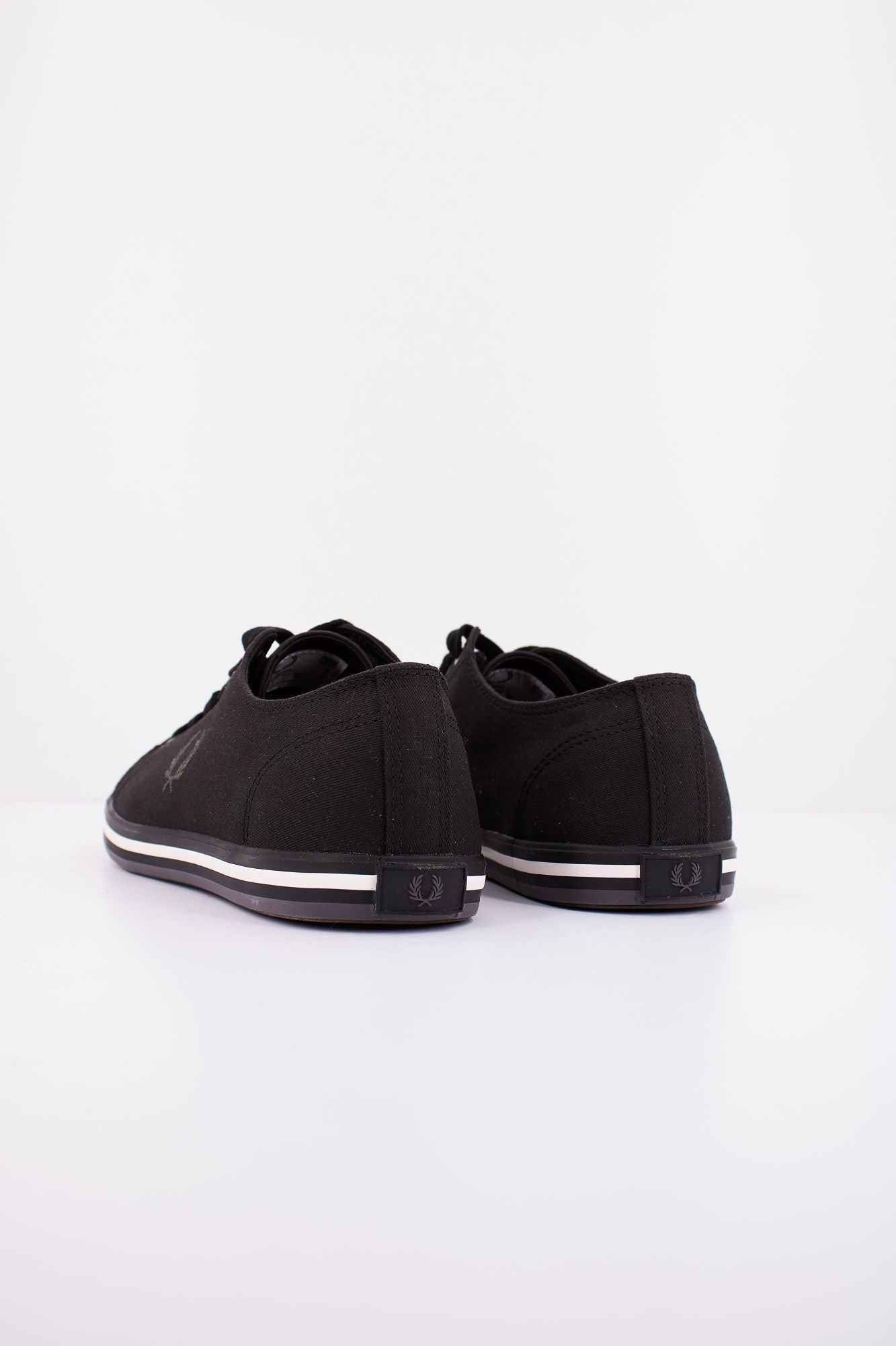 FRED PERRY KINGSTON TWILL en color NEGRO (3)