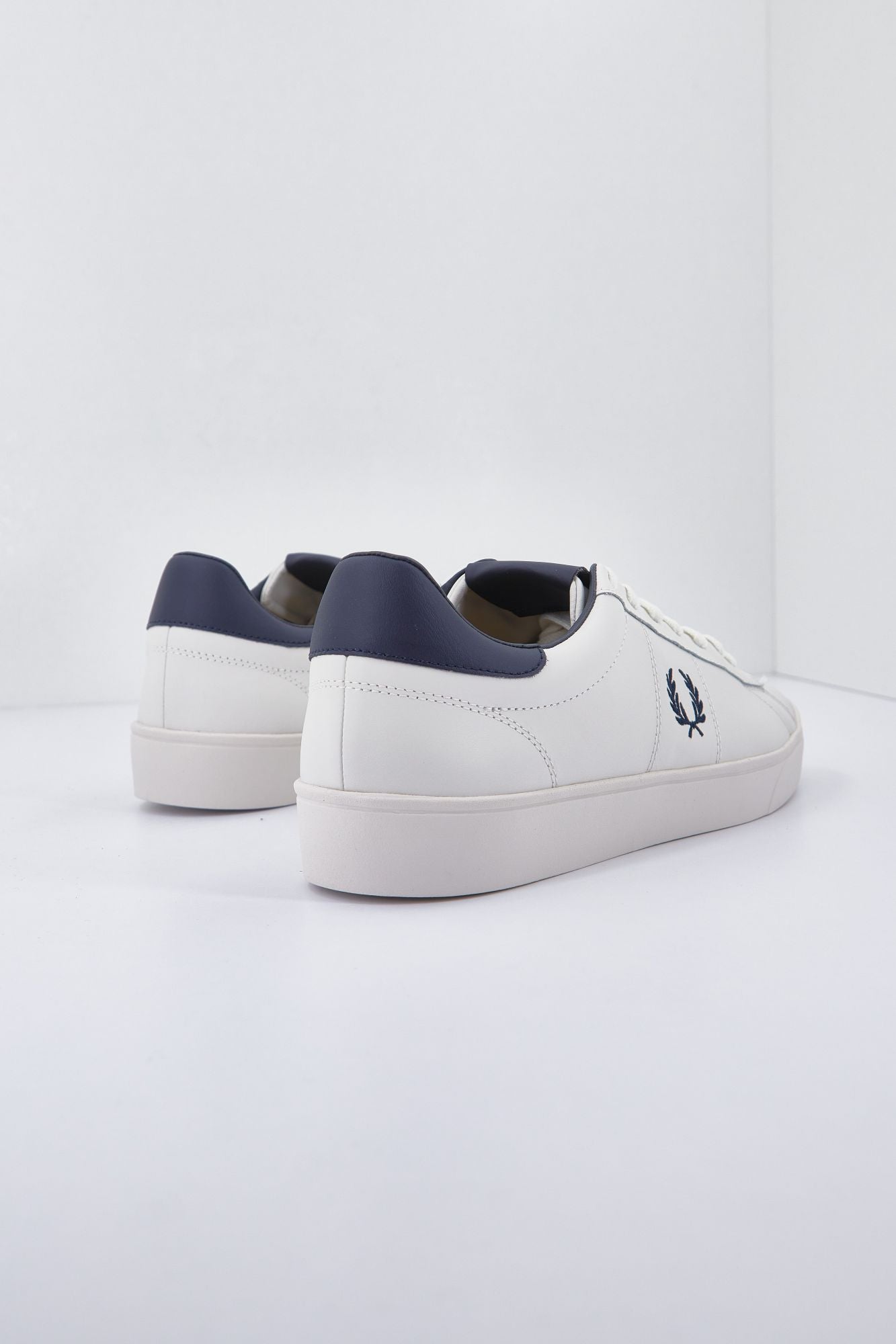 FRED PERRY B8250 en color BLANCO (3)