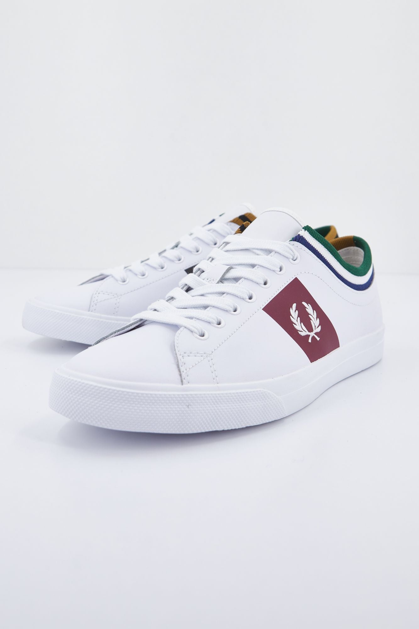 FRED PERRY B2315  en color BLANCO (2)