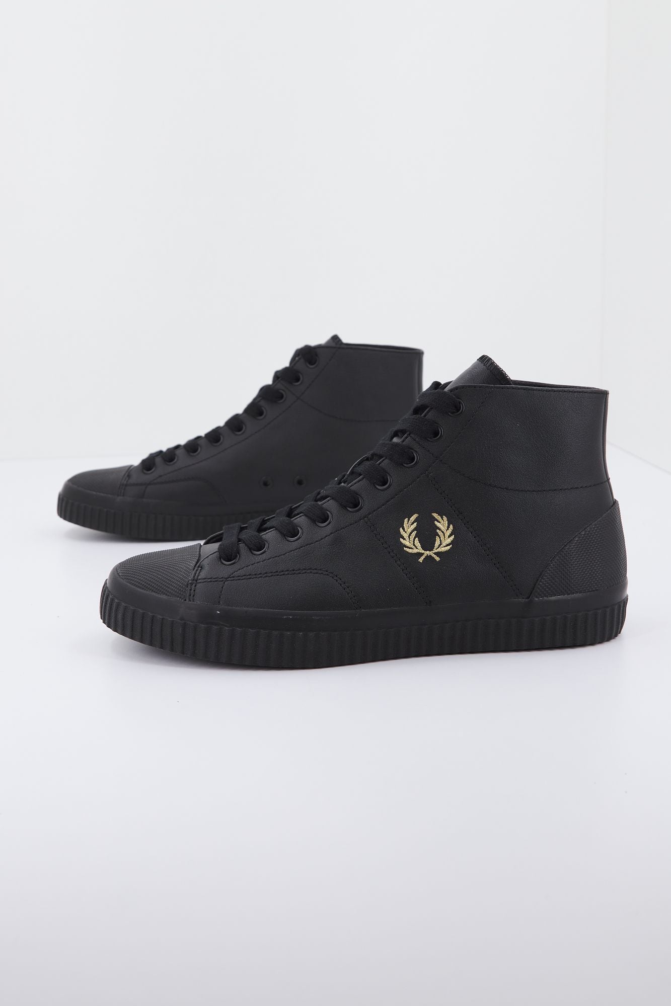 FRED PERRY HUGHES en color NEGRO (2)
